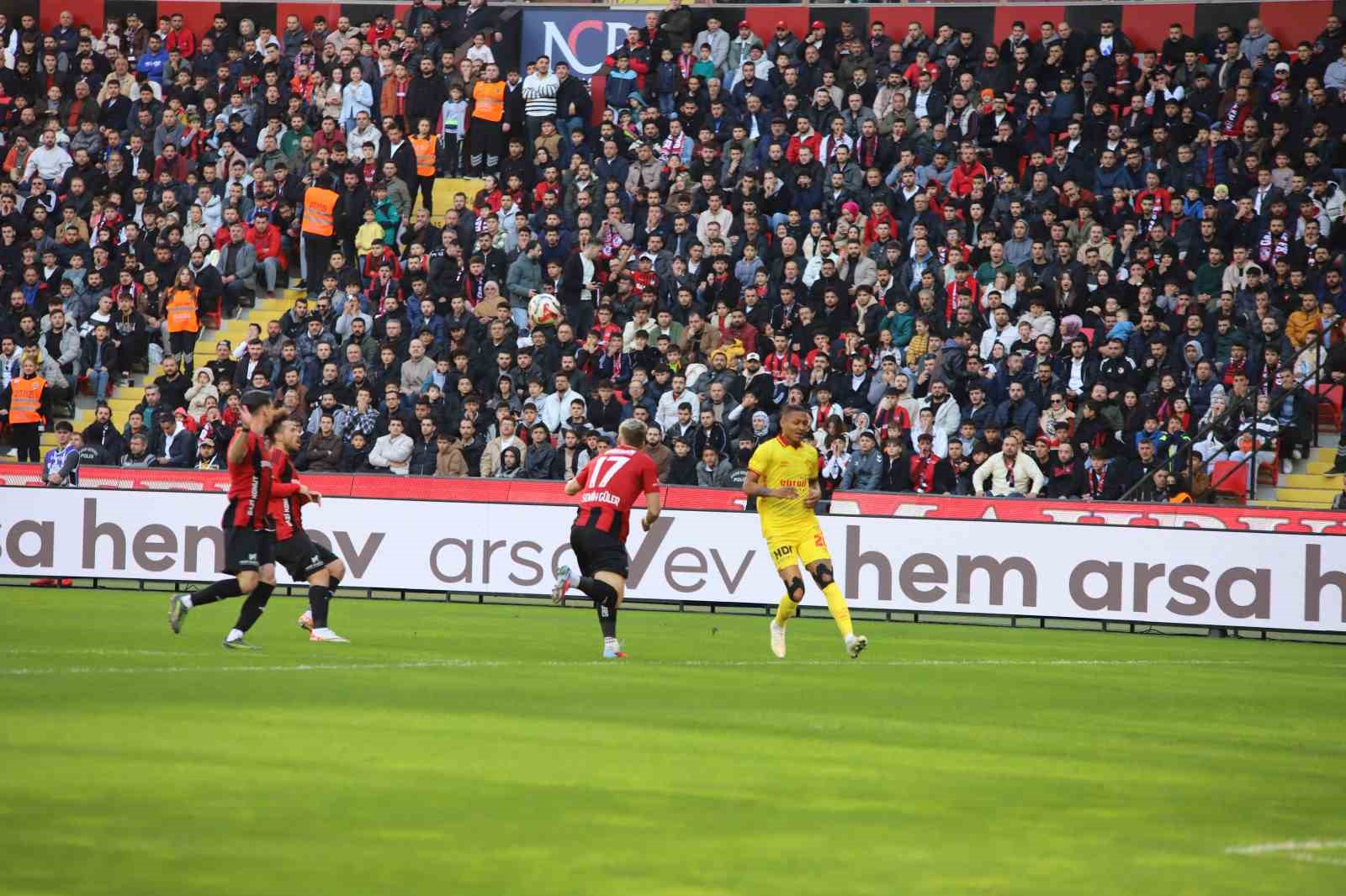 Trendyol Süper Lig: Gaziantep FK: 0 - Göztepe: 0 (Maç devam ediyor) 14 trendyol super lig gaziantep fk 0 goztepe 0 mac devam ediyor 10 UnS4Ki29