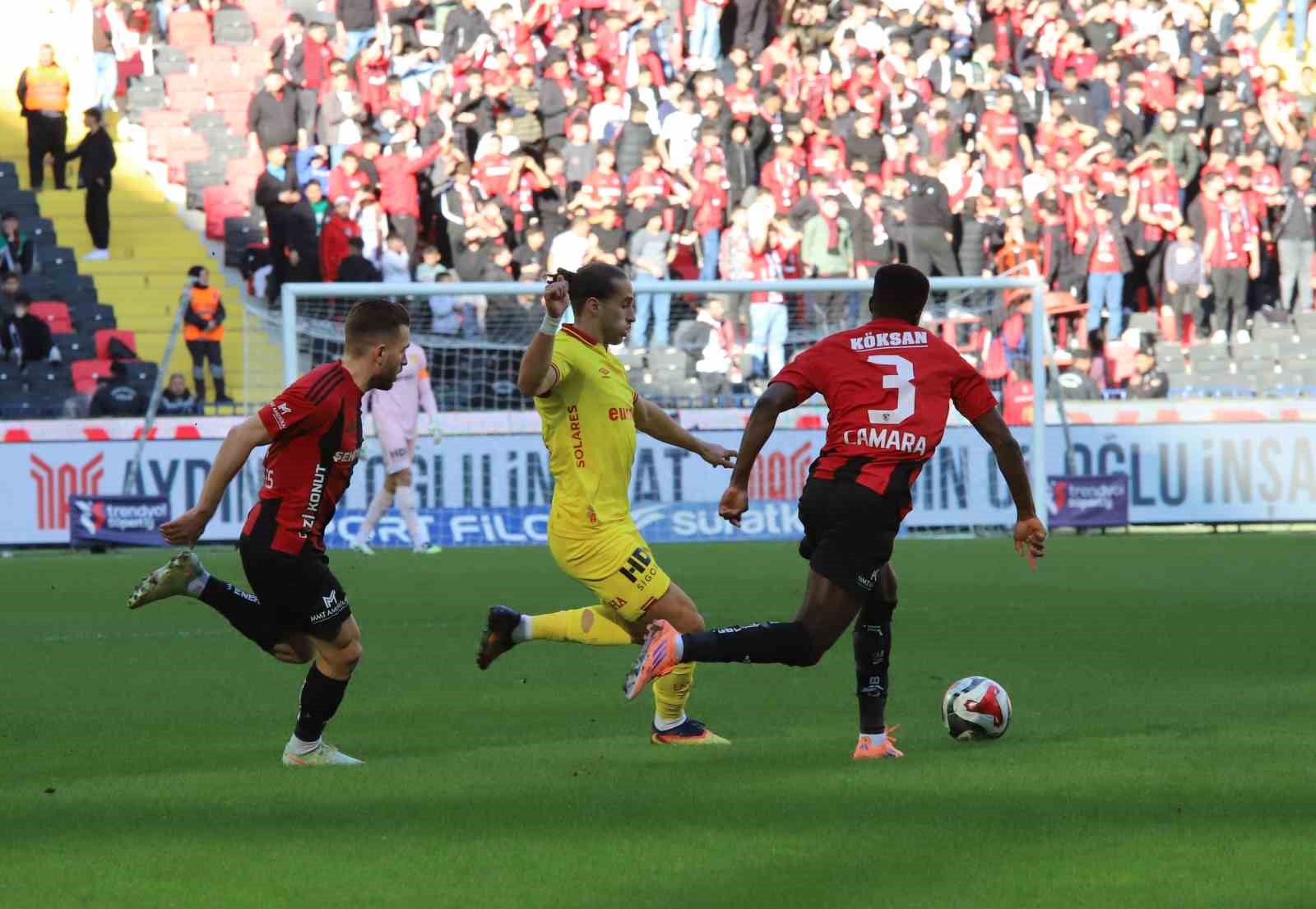 Trendyol Süper Lig: Gaziantep FK: 0 - Göztepe: 0 (Maç devam ediyor) 15 trendyol super lig gaziantep fk 0 goztepe 0 mac devam ediyor 11 jyXRlUM1