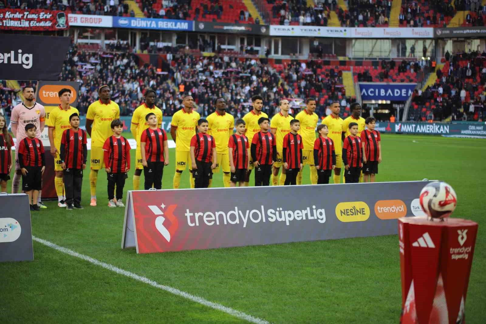 Trendyol Süper Lig: Gaziantep FK: 0 - Göztepe: 0 (Maç devam ediyor) 7 trendyol super lig gaziantep fk 0 goztepe 0 mac devam ediyor 3 sGVt4rCe