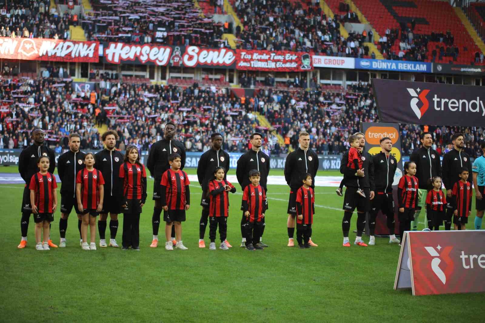 Trendyol Süper Lig: Gaziantep FK: 0 - Göztepe: 0 (Maç devam ediyor) 8 trendyol super lig gaziantep fk 0 goztepe 0 mac devam ediyor 4 FlYCINuK