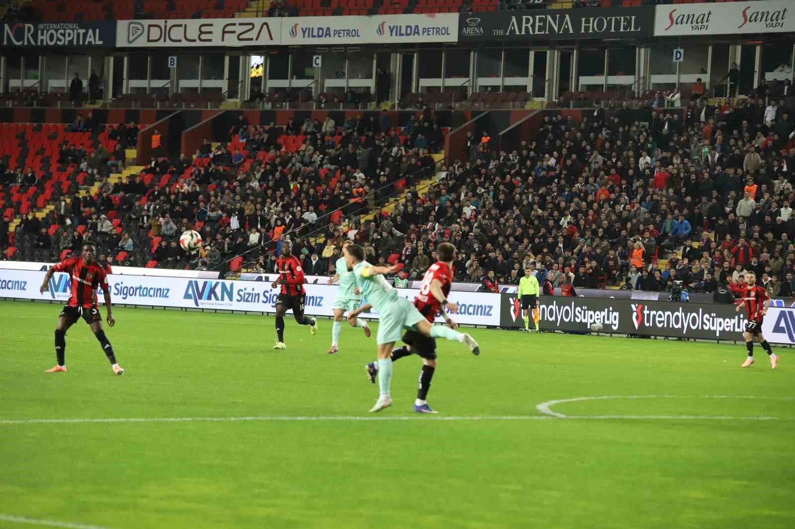 trendyol super lig gaziantep fk 0 kayserispor 0 mac devam ediyor 12 YyCqV1sX