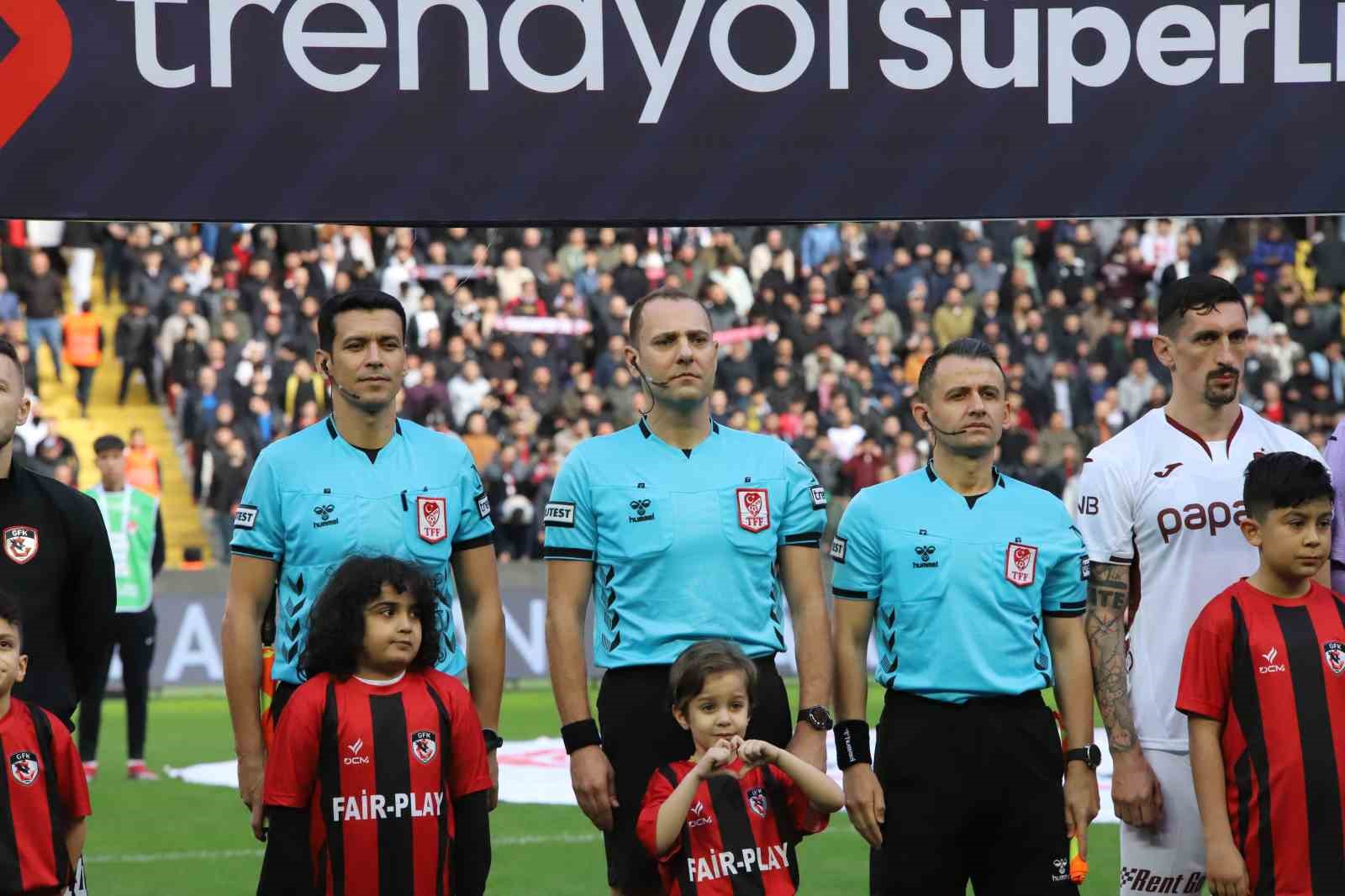 trendyol super lig gaziantep fk 0 trabzonspor 0 mac devam ediyor 2 IErZwPv8