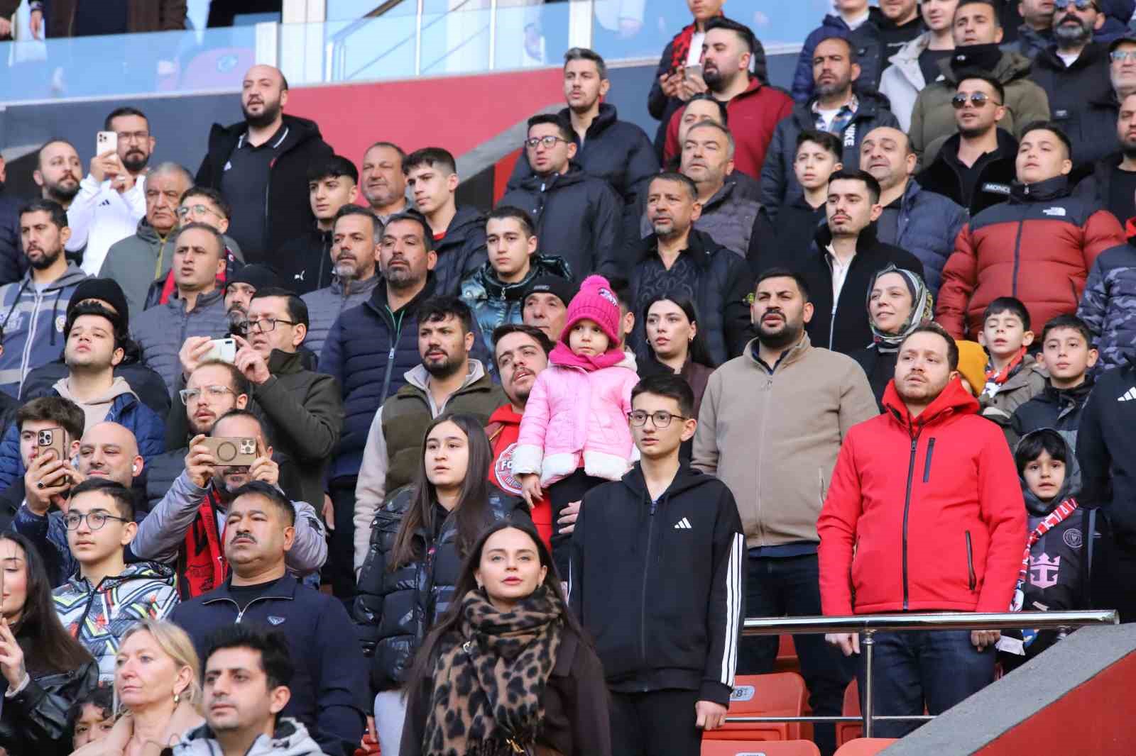 trendyol super lig gaziantep fk 0 trabzonspor 0 mac devam ediyor 9 QLIjcI3E