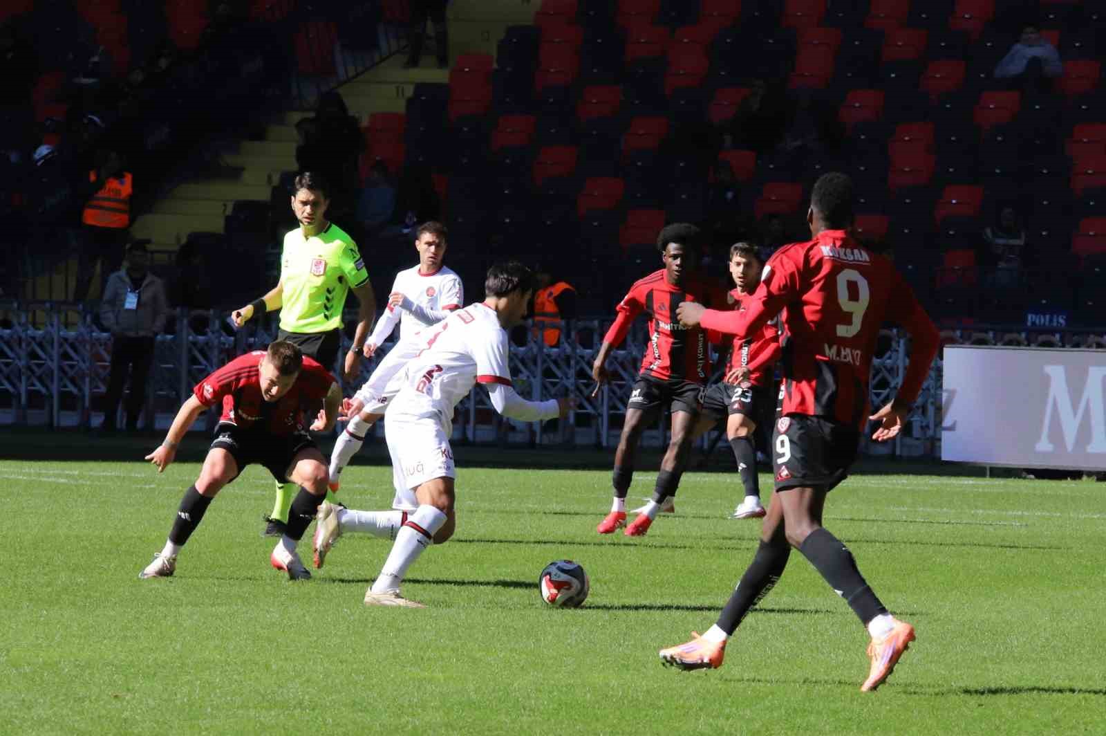 Trendyol Süper Lig: Gaziantep FK: 1 - Fatih Karagümrük: 1 (Maç sonucu) 16 trendyol super lig gaziantep fk 1 fatih karagumruk 1 mac sonucu 12