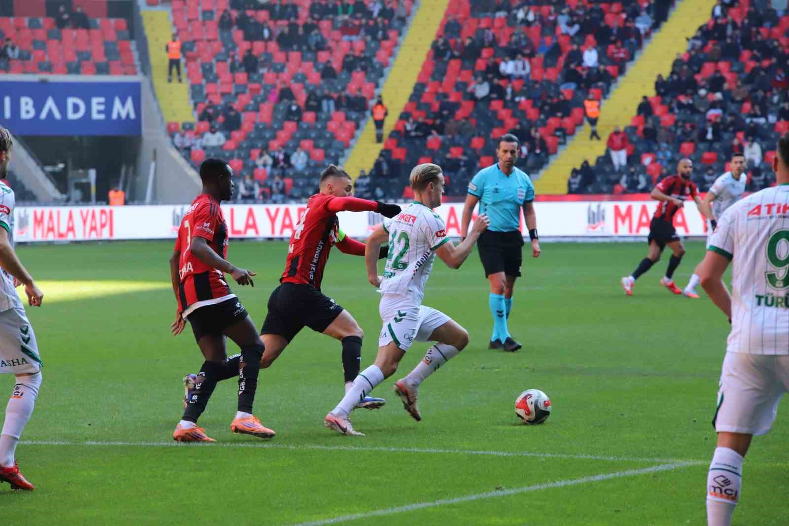 Trendyol Süper Lig: Gaziantep FK: 1 - Konyaspor: 0 (İlk yarı) 19 trendyol super lig gaziantep fk 1 konyaspor 0 ilk yari 15 JDlHvY67