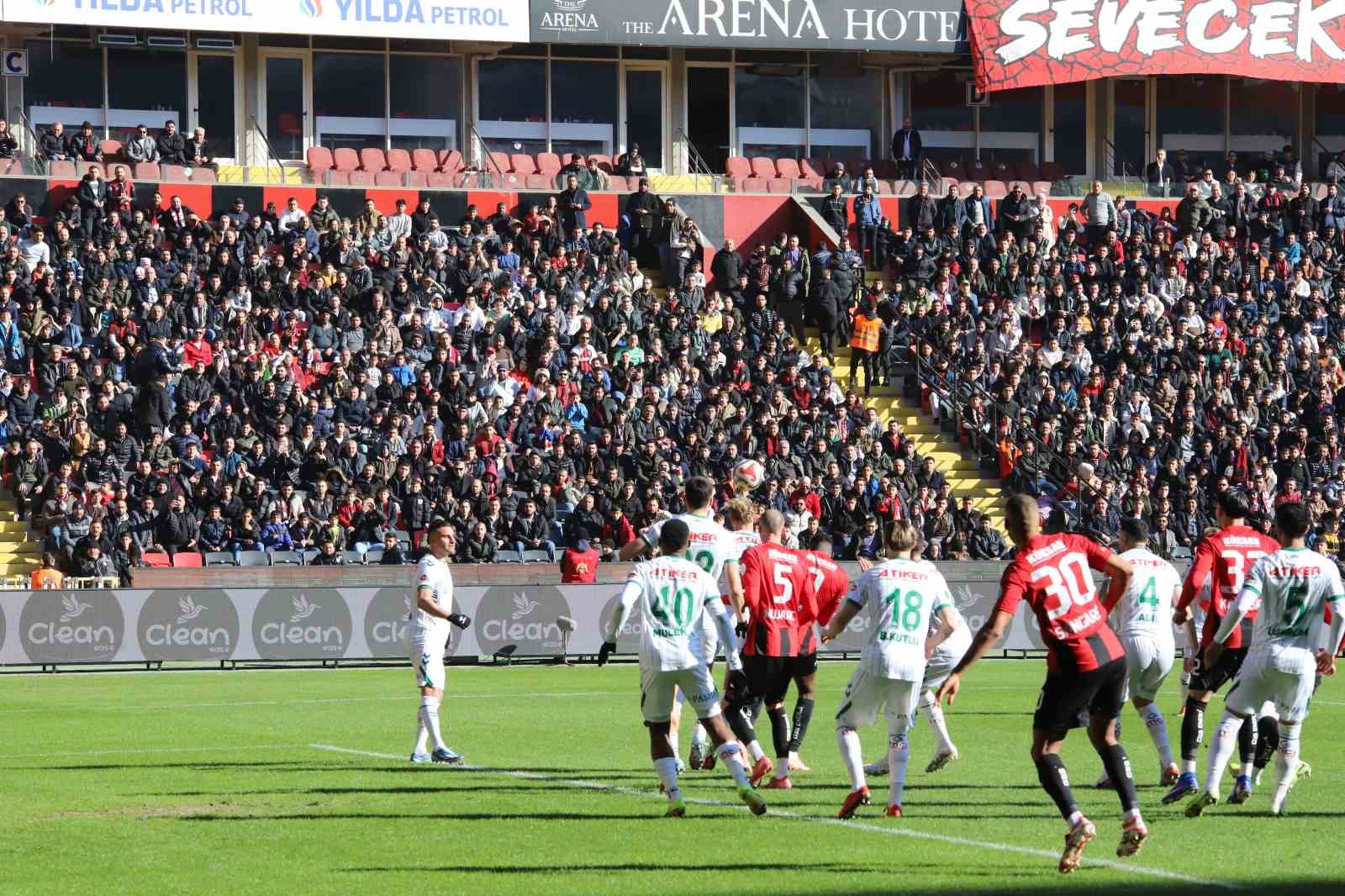 Trendyol Süper Lig: Gaziantep FK: 1 - Konyaspor: 0 (İlk yarı) 26 trendyol super lig gaziantep fk 1 konyaspor 0 ilk yari 22 rFQr151K