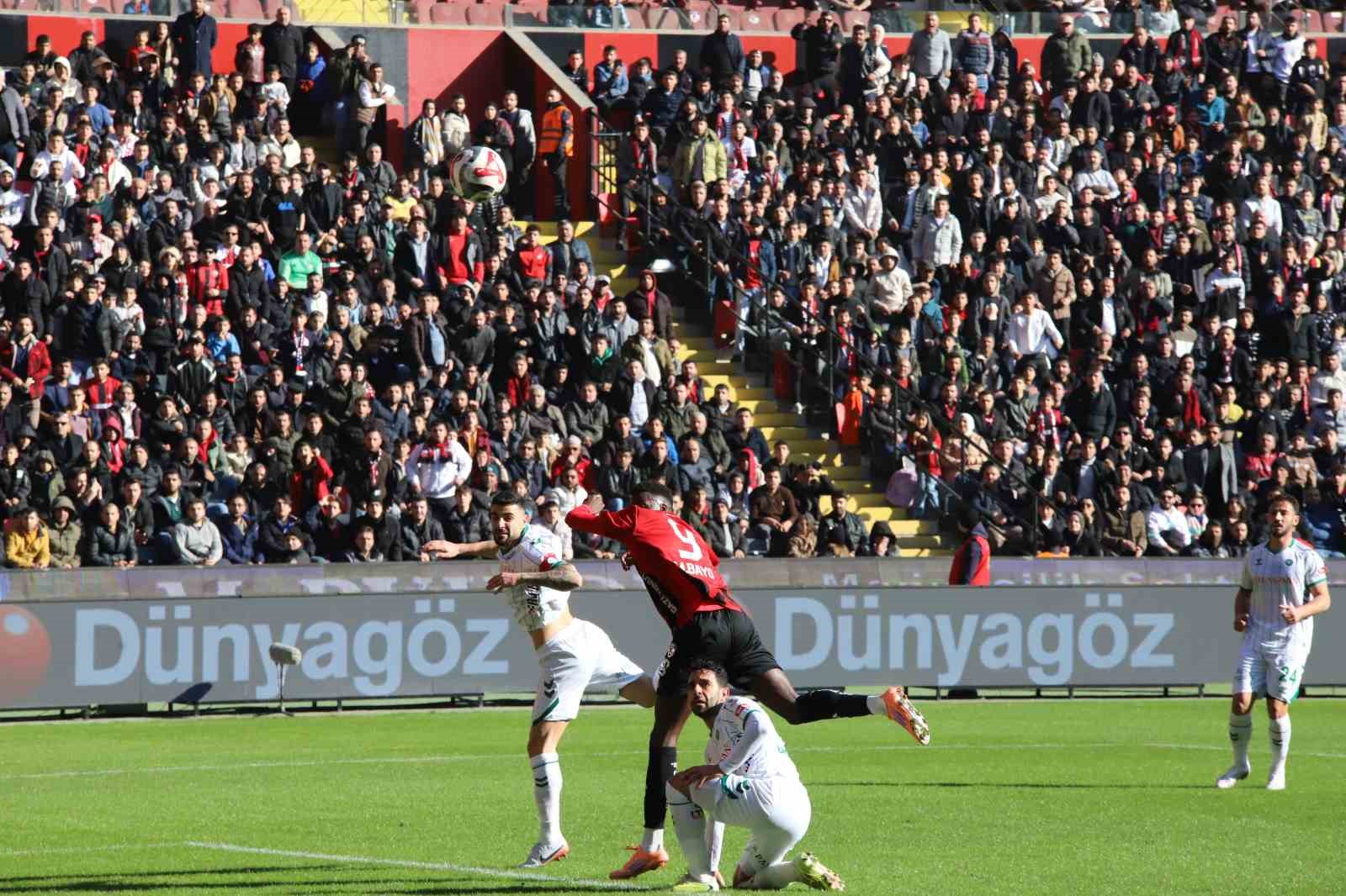 Trendyol Süper Lig: Gaziantep FK: 1 - Konyaspor: 0 (İlk yarı) 33 trendyol super lig gaziantep fk 1 konyaspor 0 ilk yari 29 FPDlBSOc