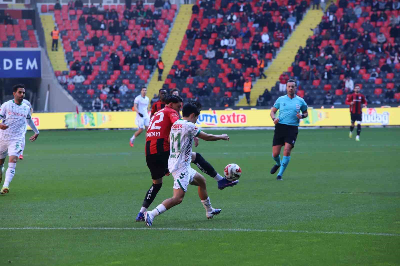 Trendyol Süper Lig: Gaziantep FK: 1 - Konyaspor: 0 (İlk yarı) 36 trendyol super lig gaziantep fk 1 konyaspor 0 ilk yari 32 IIl5zYPe