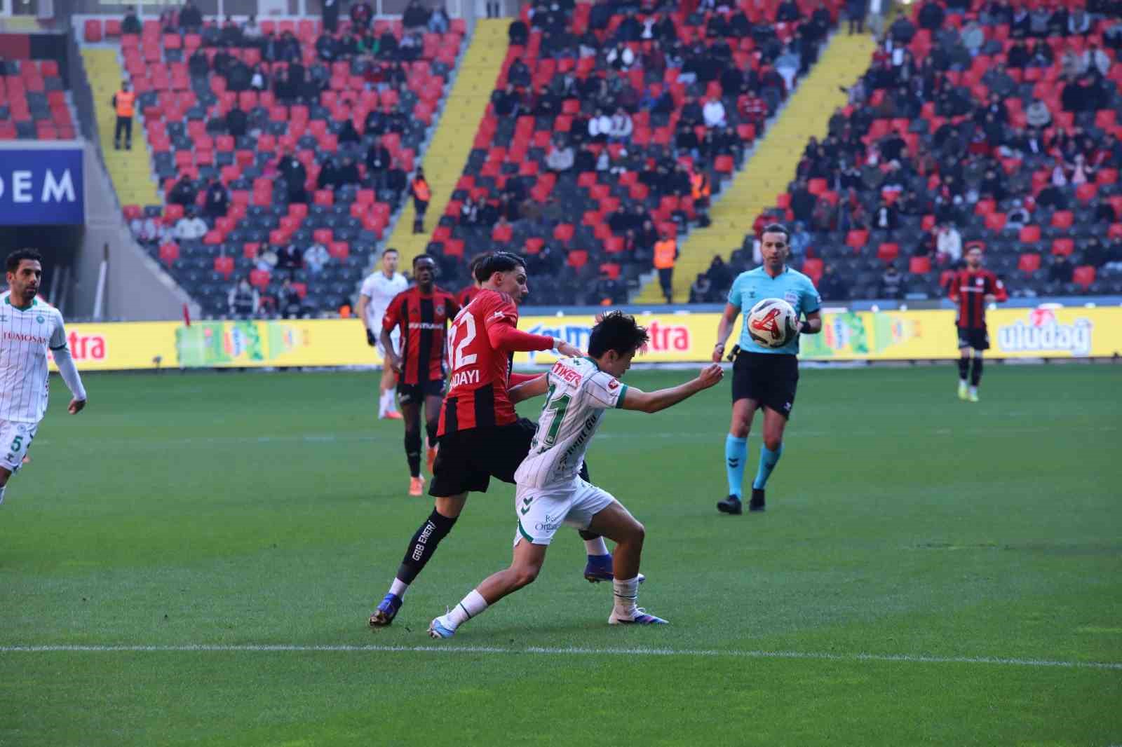 Trendyol Süper Lig: Gaziantep FK: 1 - Konyaspor: 0 (İlk yarı) 37 trendyol super lig gaziantep fk 1 konyaspor 0 ilk yari 33 zVClPZX3
