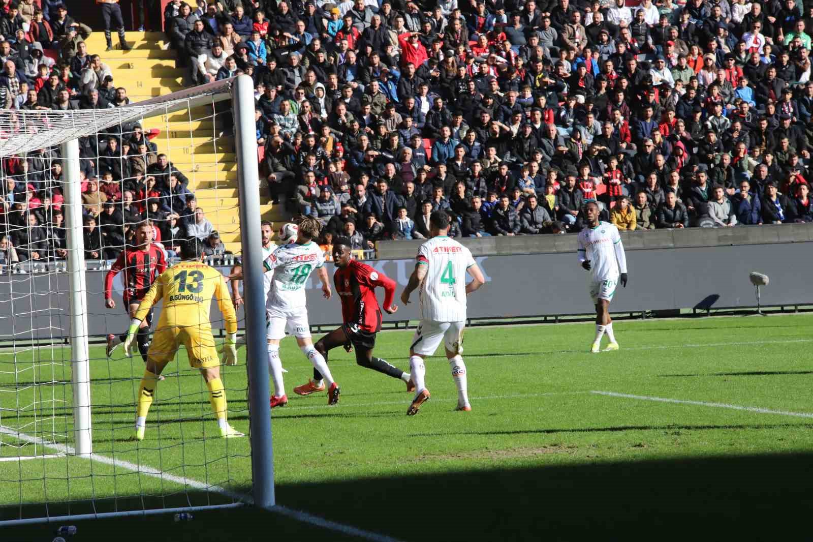 Trendyol Süper Lig: Gaziantep FK: 1 - Konyaspor: 0 (İlk yarı) 38 trendyol super lig gaziantep fk 1 konyaspor 0 ilk yari 34 KbrDqGUy