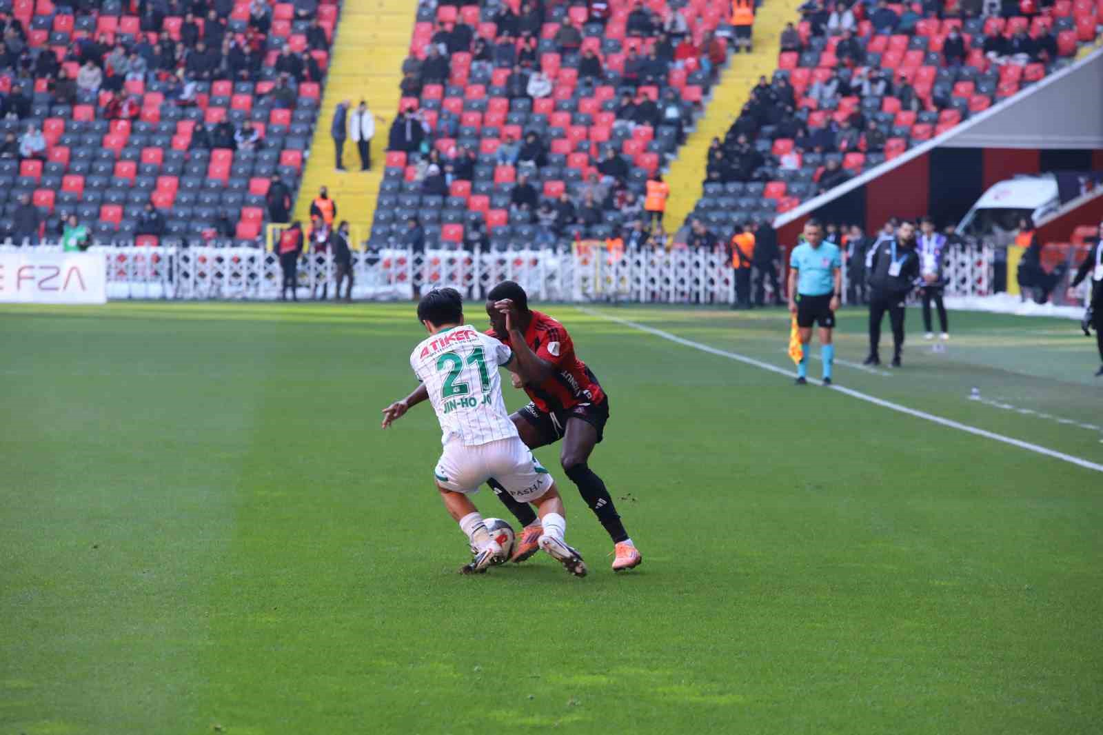 Trendyol Süper Lig: Gaziantep FK: 1 - Konyaspor: 0 (İlk yarı) 39 trendyol super lig gaziantep fk 1 konyaspor 0 ilk yari 35 SH4ZCUz6