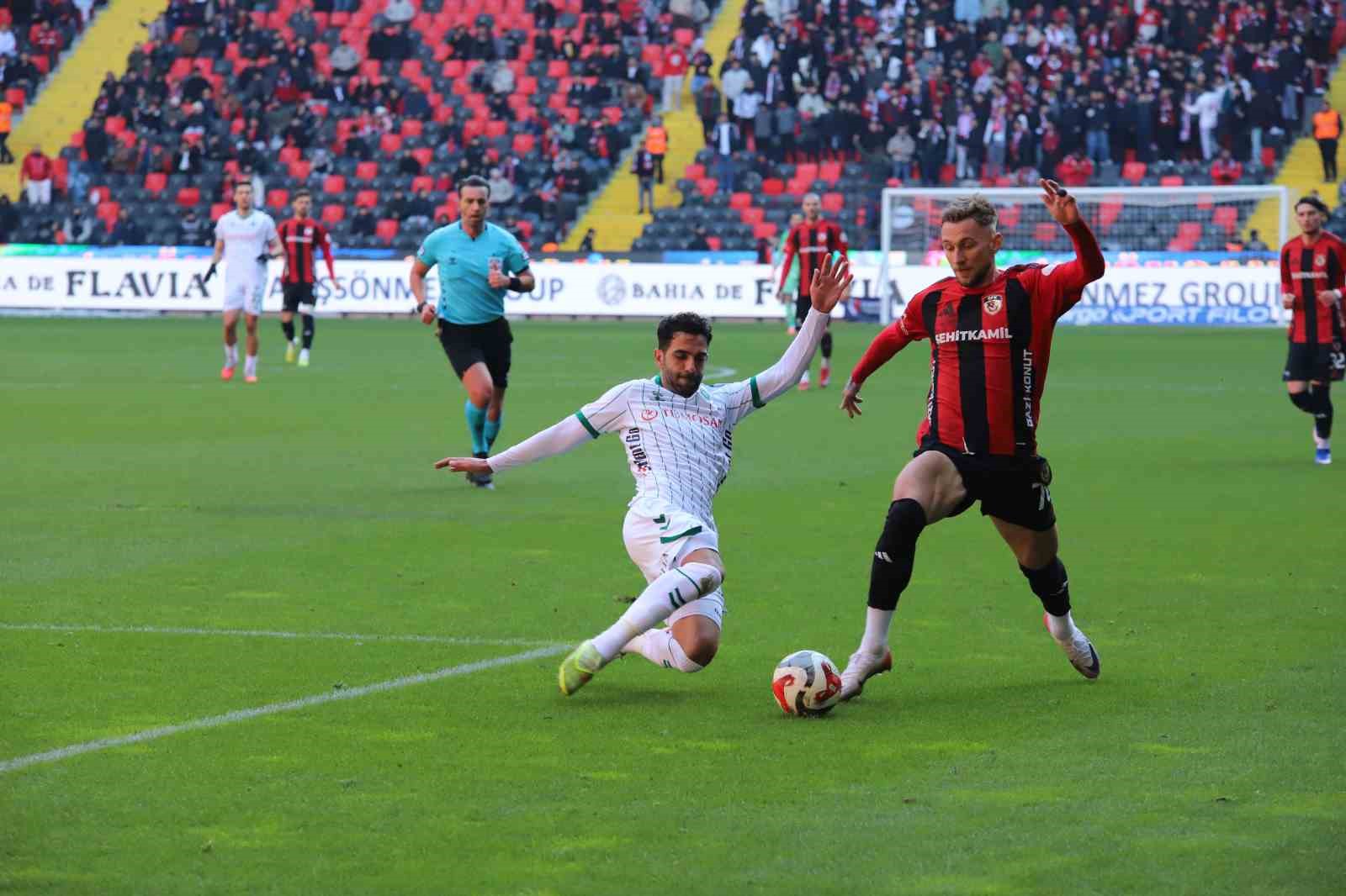 Trendyol Süper Lig: Gaziantep FK: 1 - Konyaspor: 0 (İlk yarı) 42 trendyol super lig gaziantep fk 1 konyaspor 0 ilk yari 38 kz9pvPsZ