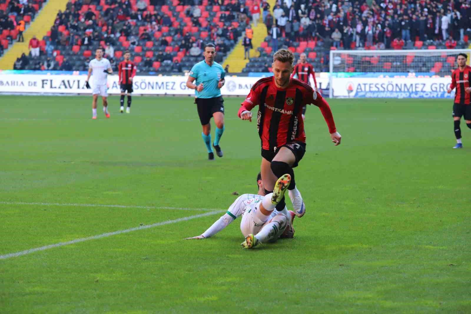 Trendyol Süper Lig: Gaziantep FK: 1 - Konyaspor: 0 (İlk yarı) 44 trendyol super lig gaziantep fk 1 konyaspor 0 ilk yari 40