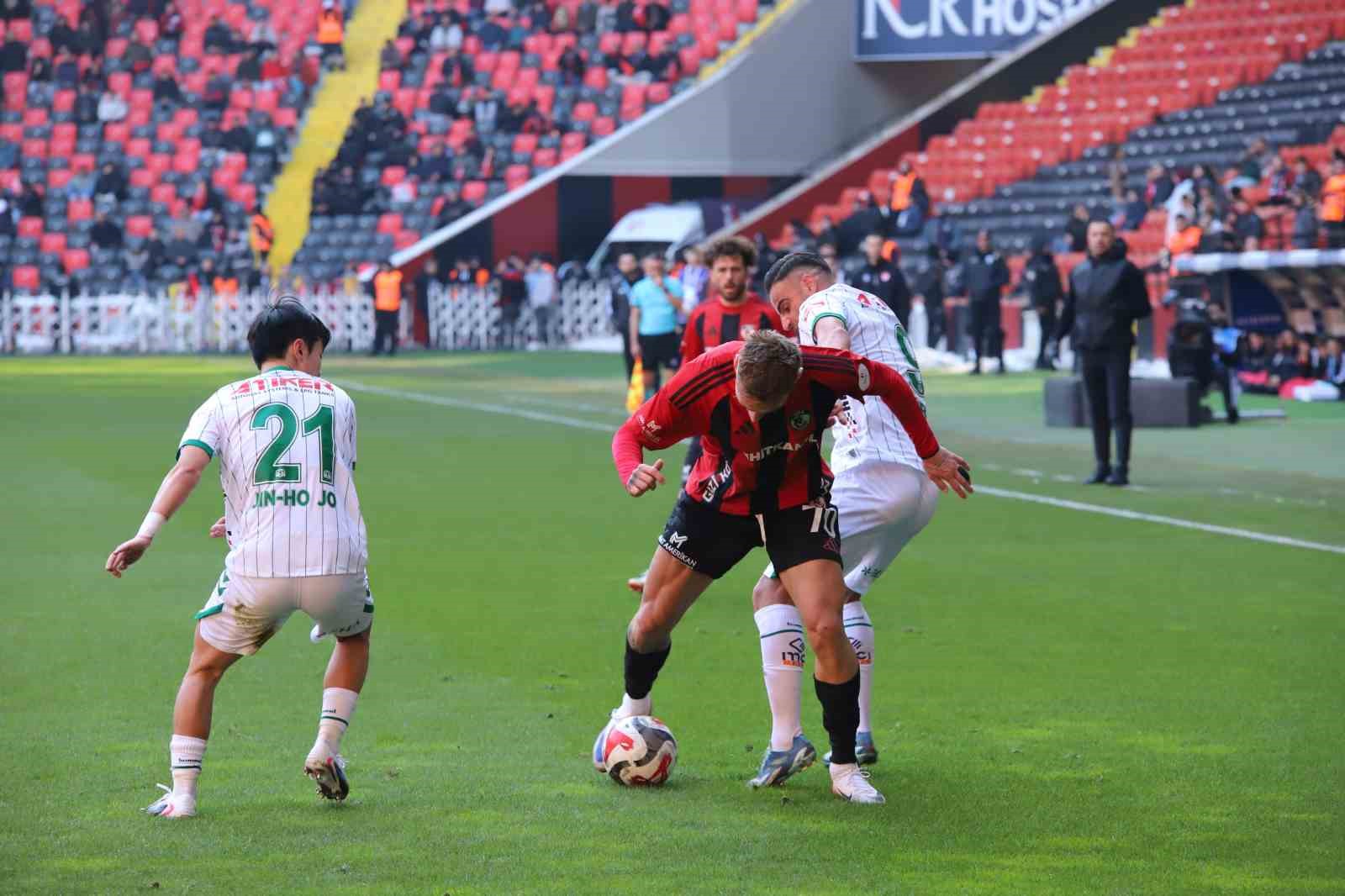 Trendyol Süper Lig: Gaziantep FK: 1 - Konyaspor: 0 (İlk yarı) 45 trendyol super lig gaziantep fk 1 konyaspor 0 ilk yari 41 yGnLyPtC