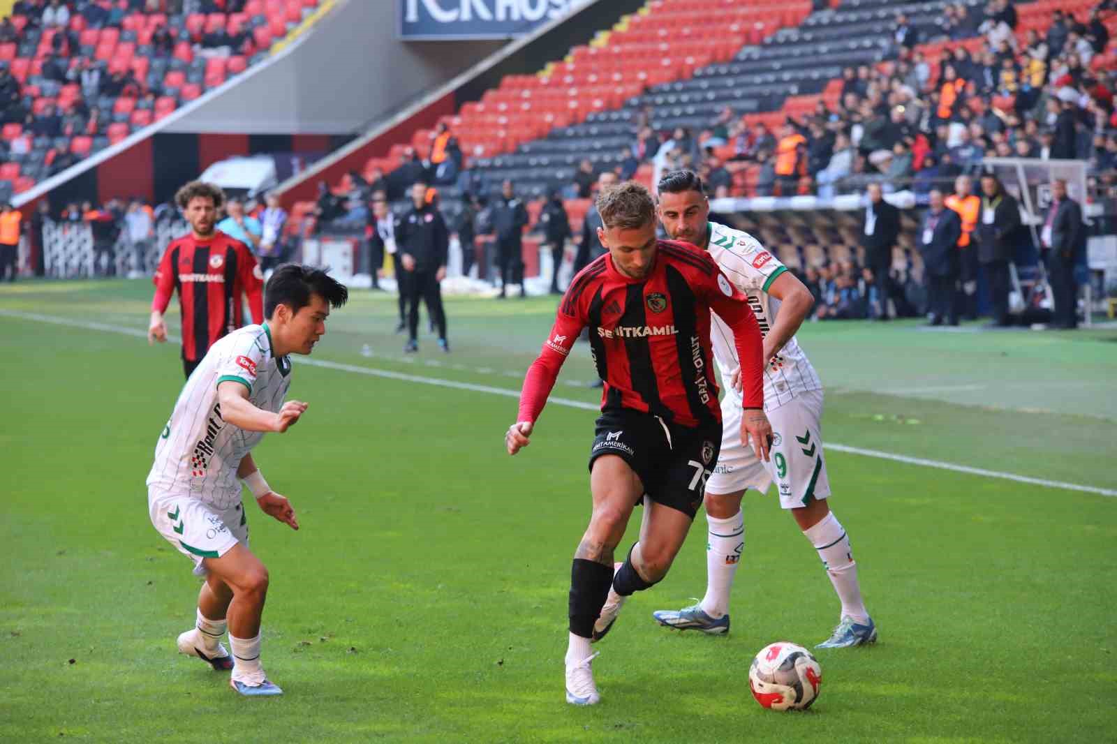 Trendyol Süper Lig: Gaziantep FK: 1 - Konyaspor: 0 (İlk yarı) 46 trendyol super lig gaziantep fk 1 konyaspor 0 ilk yari 42 v6B63WzU