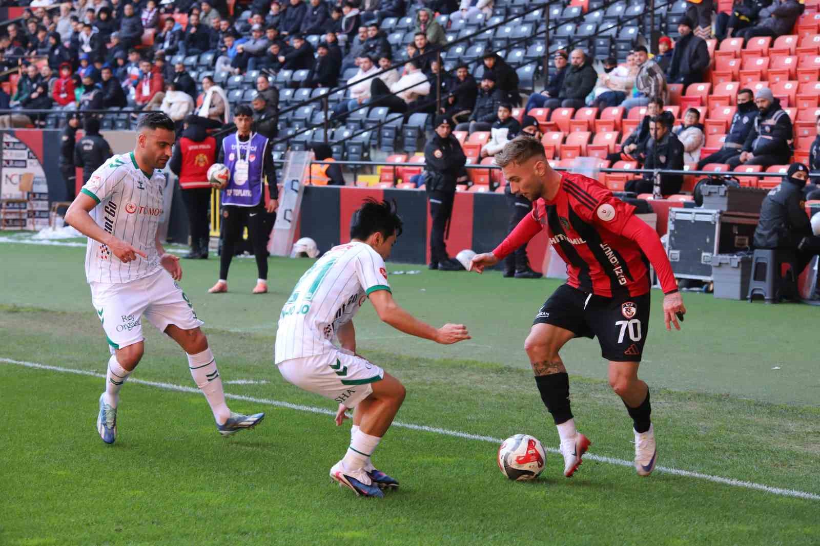 Trendyol Süper Lig: Gaziantep FK: 1 - Konyaspor: 0 (İlk yarı) 48 trendyol super lig gaziantep fk 1 konyaspor 0 ilk yari 44 OY3uK9K1