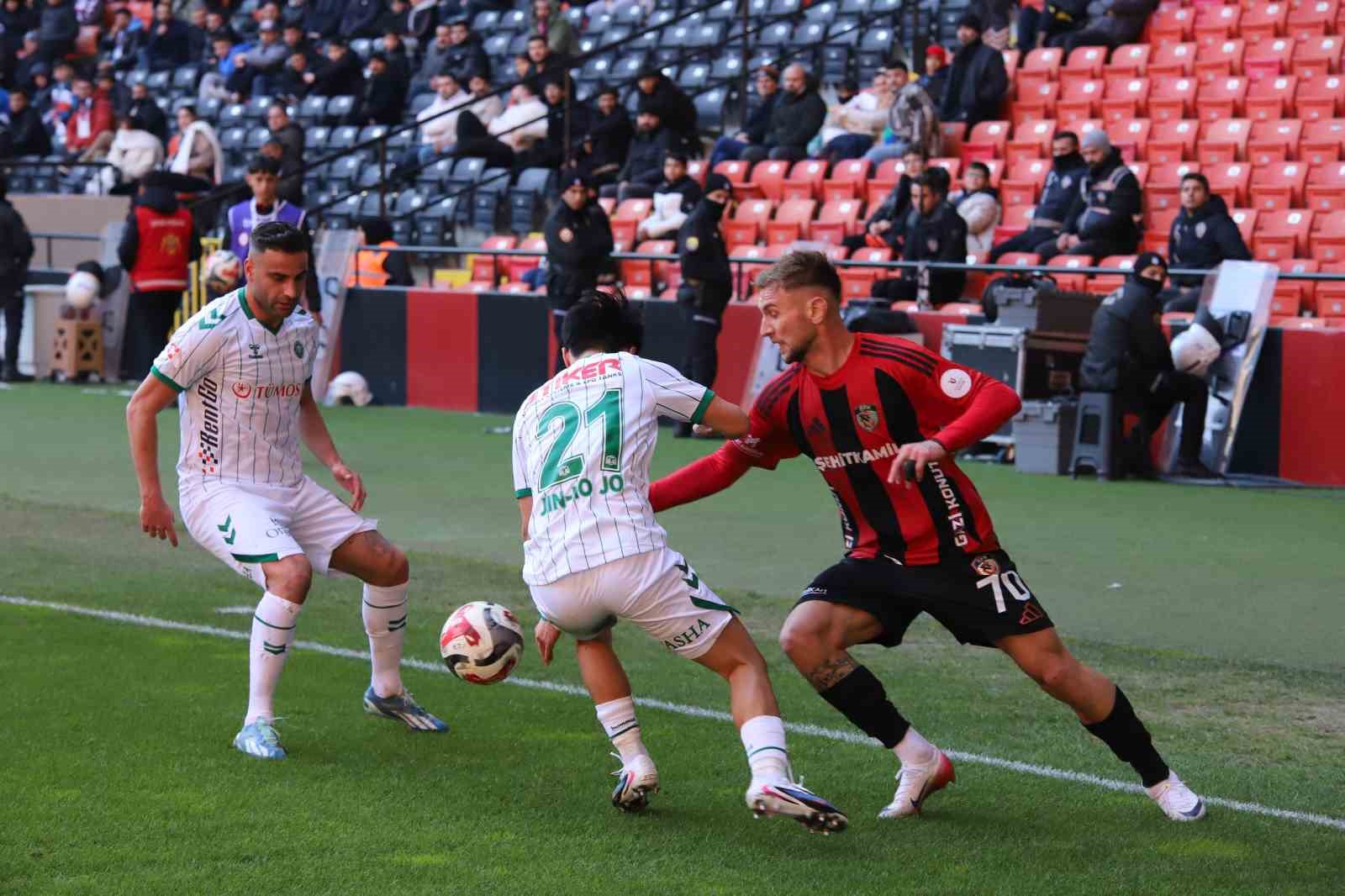Trendyol Süper Lig: Gaziantep FK: 1 - Konyaspor: 0 (İlk yarı) 50 trendyol super lig gaziantep fk 1 konyaspor 0 ilk yari 46 HmuzJ75W