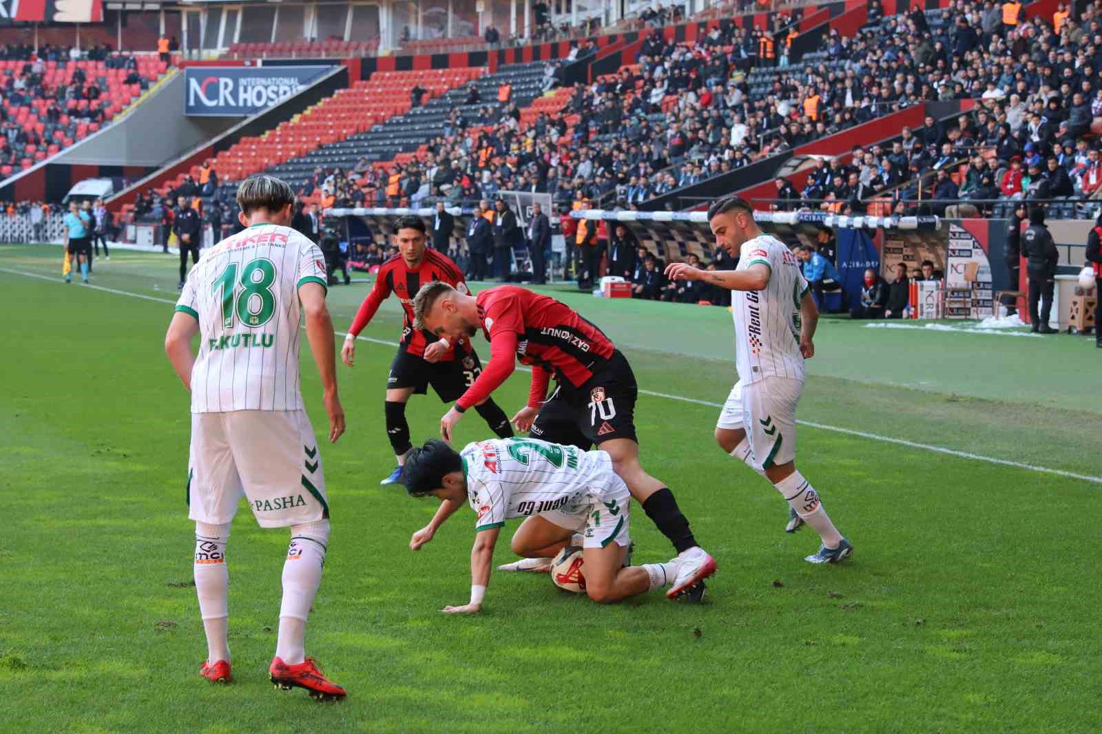 Trendyol Süper Lig: Gaziantep FK: 1 - Konyaspor: 0 (İlk yarı) 52 trendyol super lig gaziantep fk 1 konyaspor 0 ilk yari 48 p5JArYde