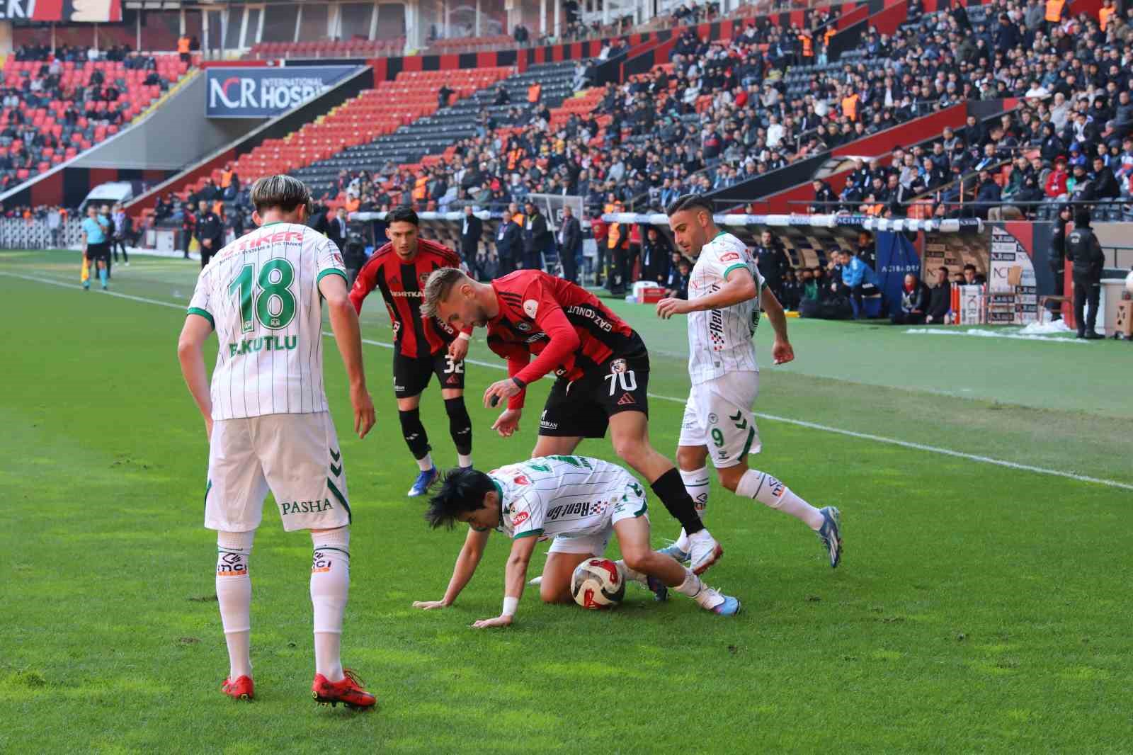 Trendyol Süper Lig: Gaziantep FK: 1 - Konyaspor: 0 (İlk yarı) 53 trendyol super lig gaziantep fk 1 konyaspor 0 ilk yari 49 tNyHCPPU