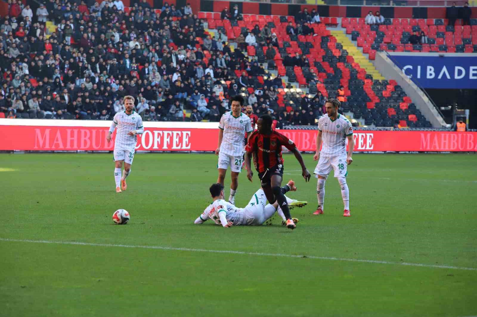 Trendyol Süper Lig: Gaziantep FK: 1 - Konyaspor: 0 (İlk yarı) 54 trendyol super lig gaziantep fk 1 konyaspor 0 ilk yari 50 YhOVJGrO