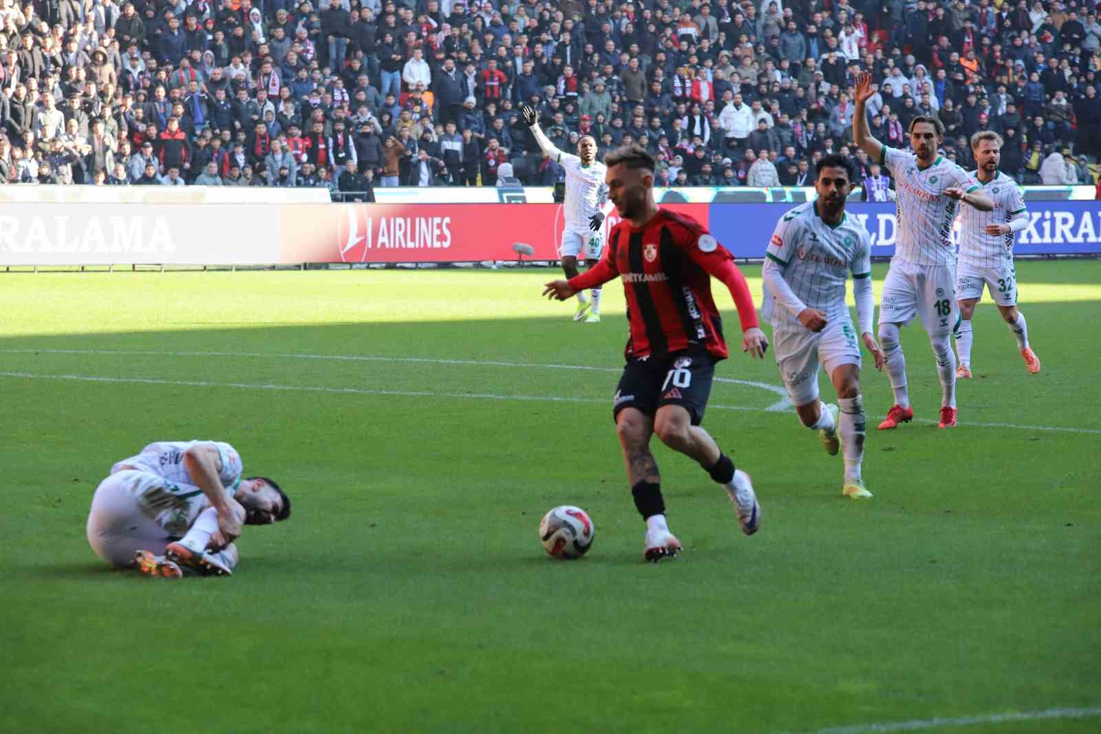 Trendyol Süper Lig: Gaziantep FK: 1 - Konyaspor: 0 (İlk yarı) 56 trendyol super lig gaziantep fk 1 konyaspor 0 ilk yari 52