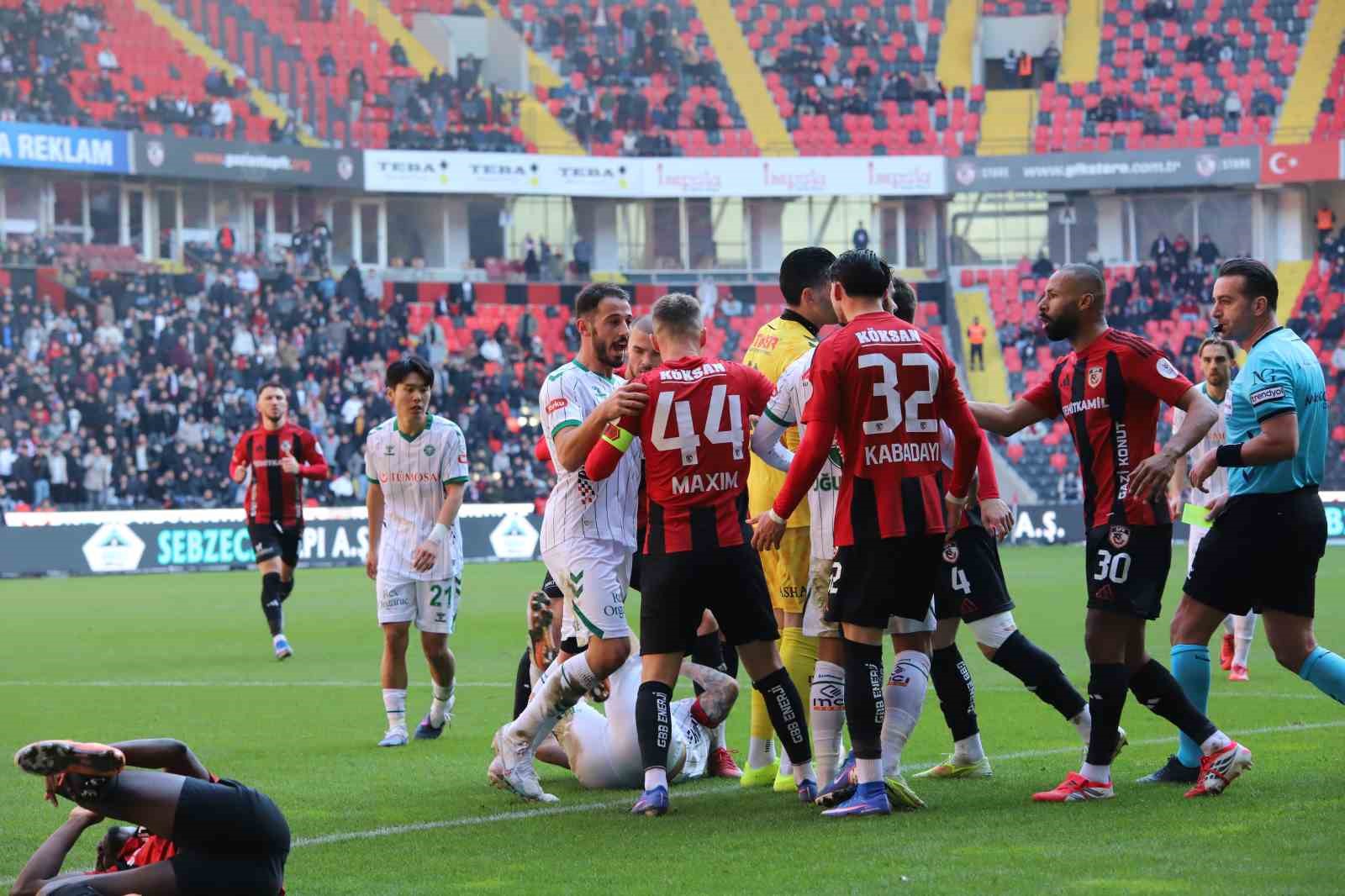 Trendyol Süper Lig: Gaziantep FK: 1 - Konyaspor: 0 (İlk yarı) 61 trendyol super lig gaziantep fk 1 konyaspor 0 ilk yari 57 vLZznStB