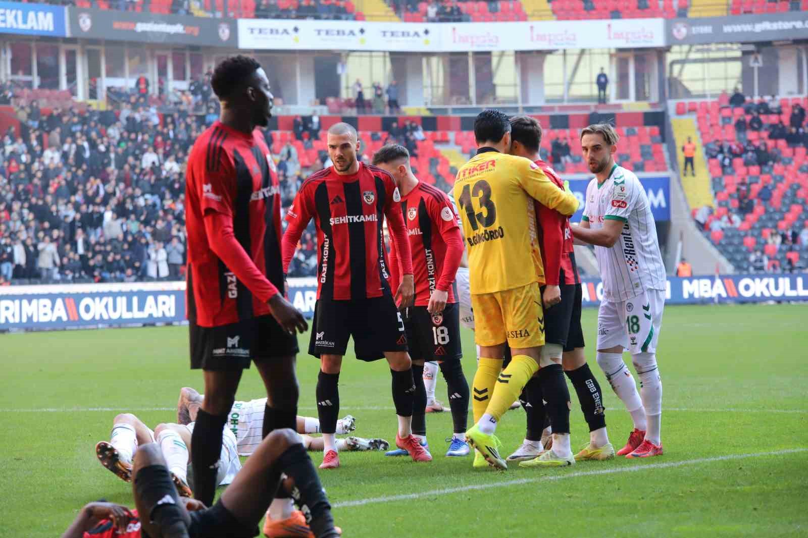 Trendyol Süper Lig: Gaziantep FK: 1 - Konyaspor: 0 (İlk yarı) 64 trendyol super lig gaziantep fk 1 konyaspor 0 ilk yari 60 BZSgemiy