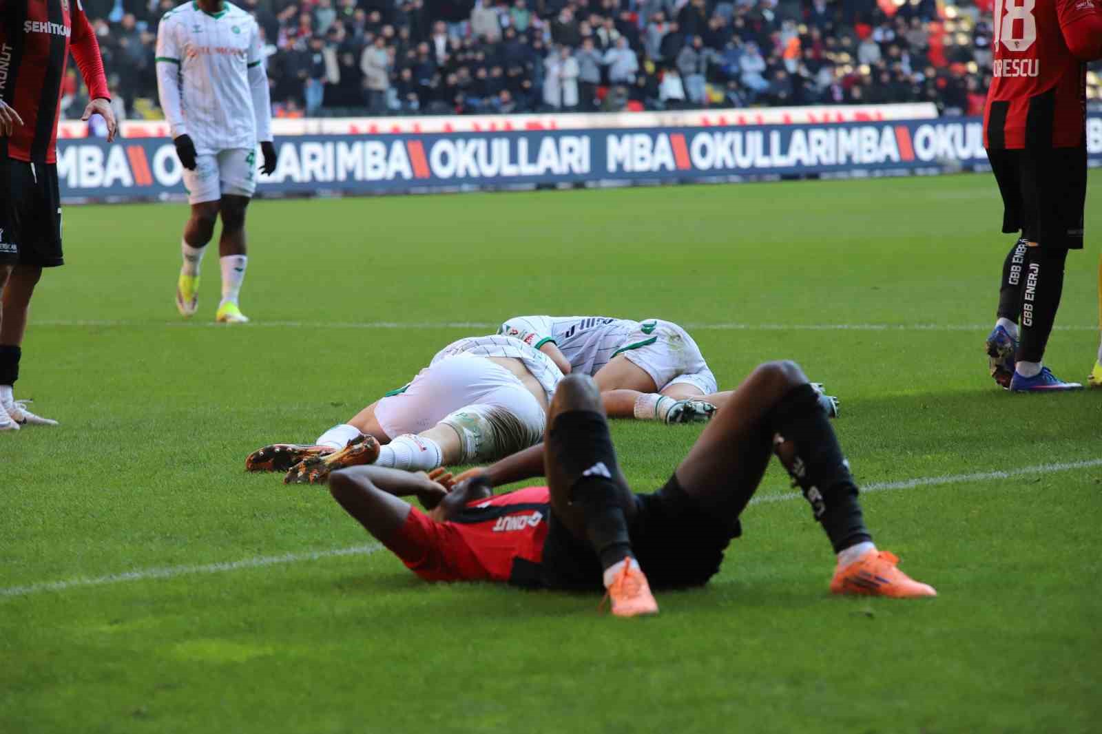 Trendyol Süper Lig: Gaziantep FK: 1 - Konyaspor: 0 (İlk yarı) 65 trendyol super lig gaziantep fk 1 konyaspor 0 ilk yari 61 WkST2TIM