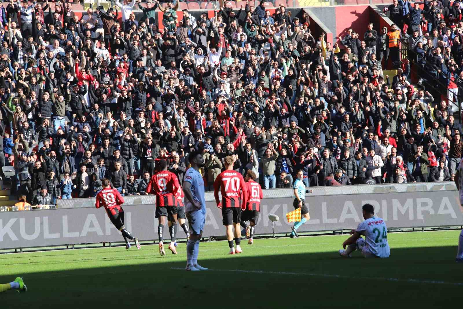 Trendyol Süper Lig: Gaziantep FK: 1 - Konyaspor: 0 (İlk yarı) 67 trendyol super lig gaziantep fk 1 konyaspor 0 ilk yari 63 269O6v3S