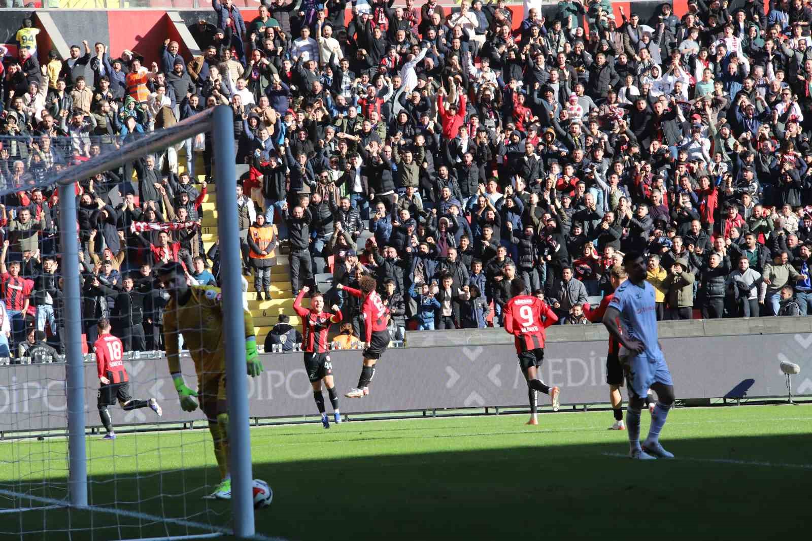 Trendyol Süper Lig: Gaziantep FK: 1 - Konyaspor: 0 (İlk yarı) 68 trendyol super lig gaziantep fk 1 konyaspor 0 ilk yari 64