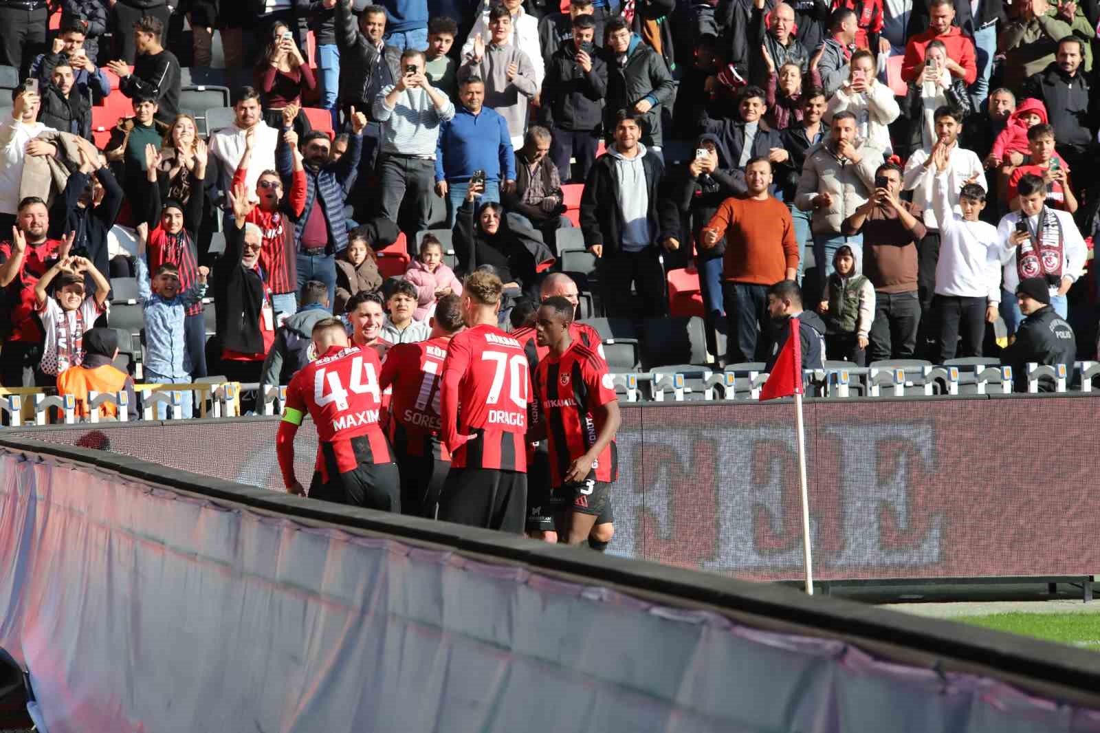 Trendyol Süper Lig: Gaziantep FK: 1 - Konyaspor: 0 (İlk yarı) 70 trendyol super lig gaziantep fk 1 konyaspor 0 ilk yari 66 mFBjYyRX