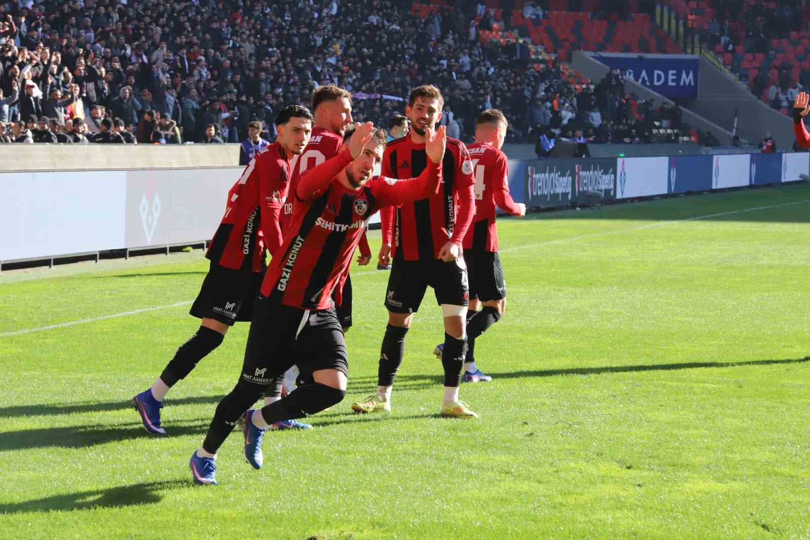 Trendyol Süper Lig: Gaziantep FK: 1 - Konyaspor: 0 (İlk yarı) 77 trendyol super lig gaziantep fk 1 konyaspor 0 ilk yari 73 wKNbGDt4
