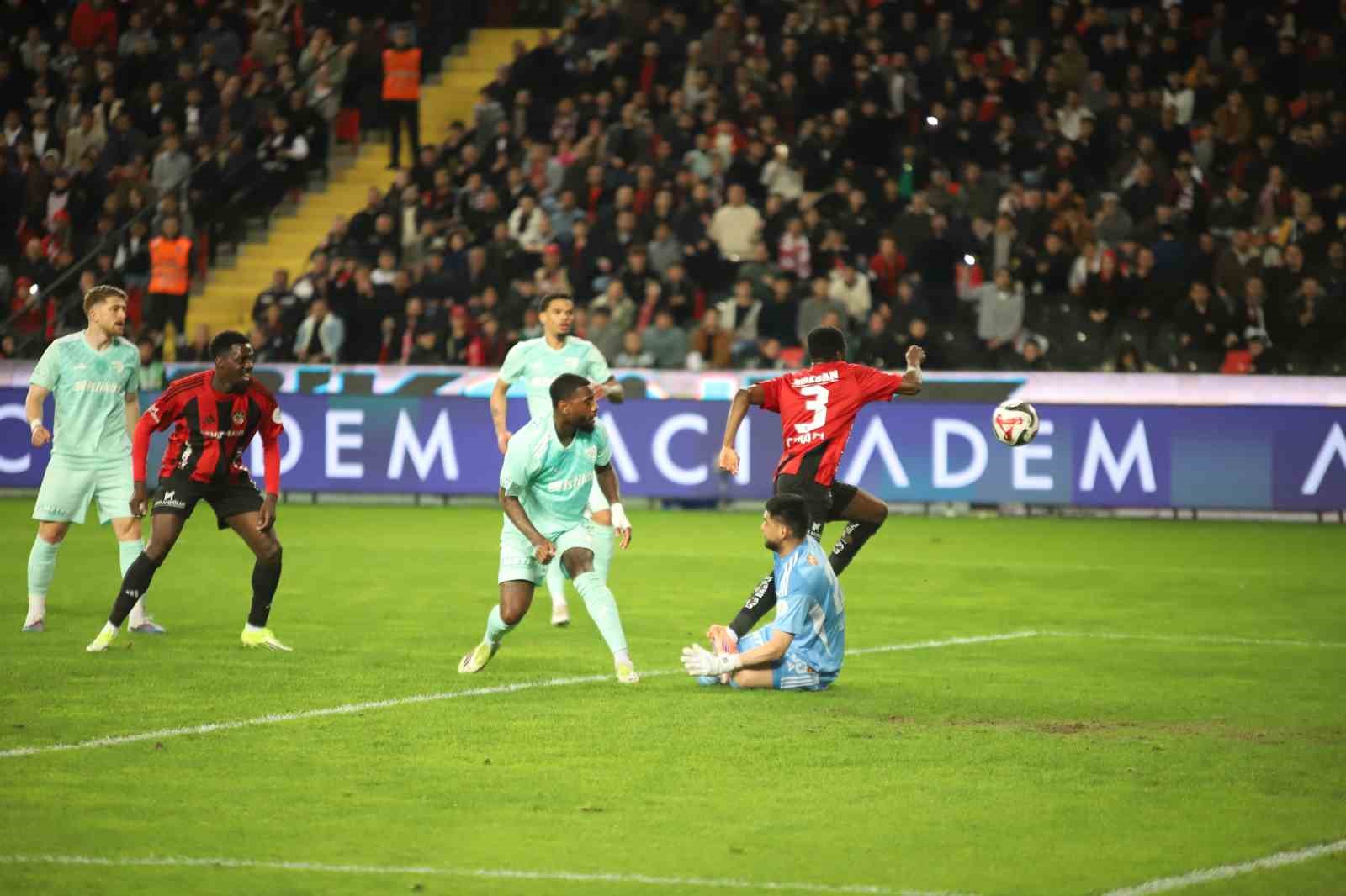 trendyol super lig gaziantep fk 2 kayserispor 0 ilk yari 15 lTLD788E
