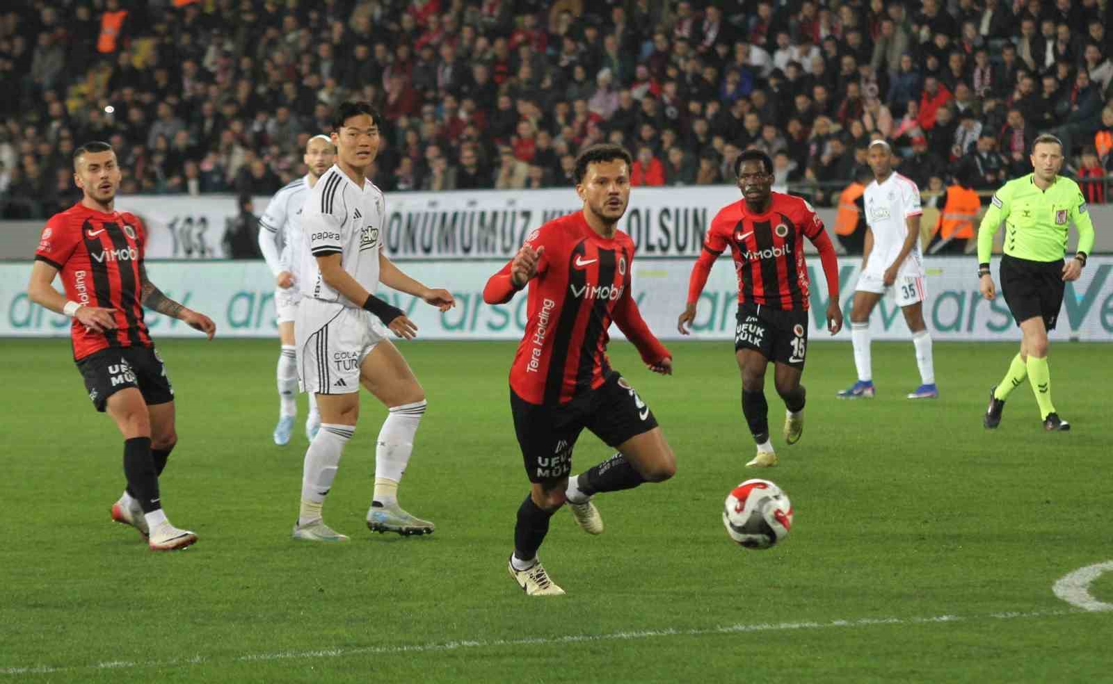 Trendyol Süper Lig: Gençlerbirliği: 0 - Beşiktaş: 0 (İlk yarı) 17 trendyol super lig genclerbirligi 0 besiktas 0 ilk yari 13 OlchzPTm