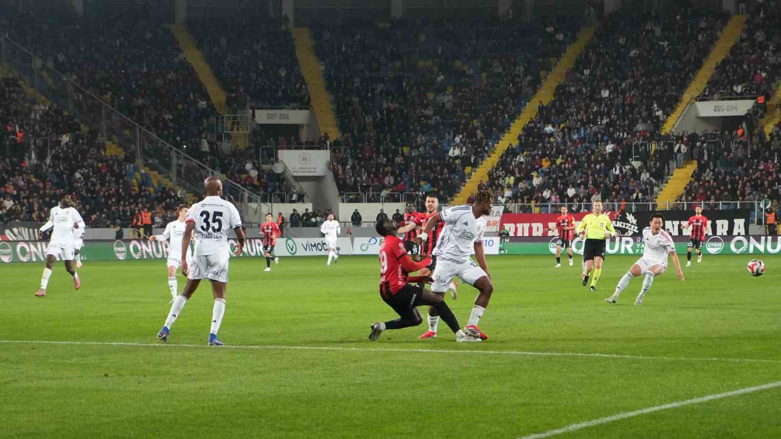 Trendyol Süper Lig: Gençlerbirliği: 0 - Beşiktaş: 0 (İlk yarı) 7 trendyol super lig genclerbirligi 0 besiktas 0 ilk yari 3 b2mLvINb