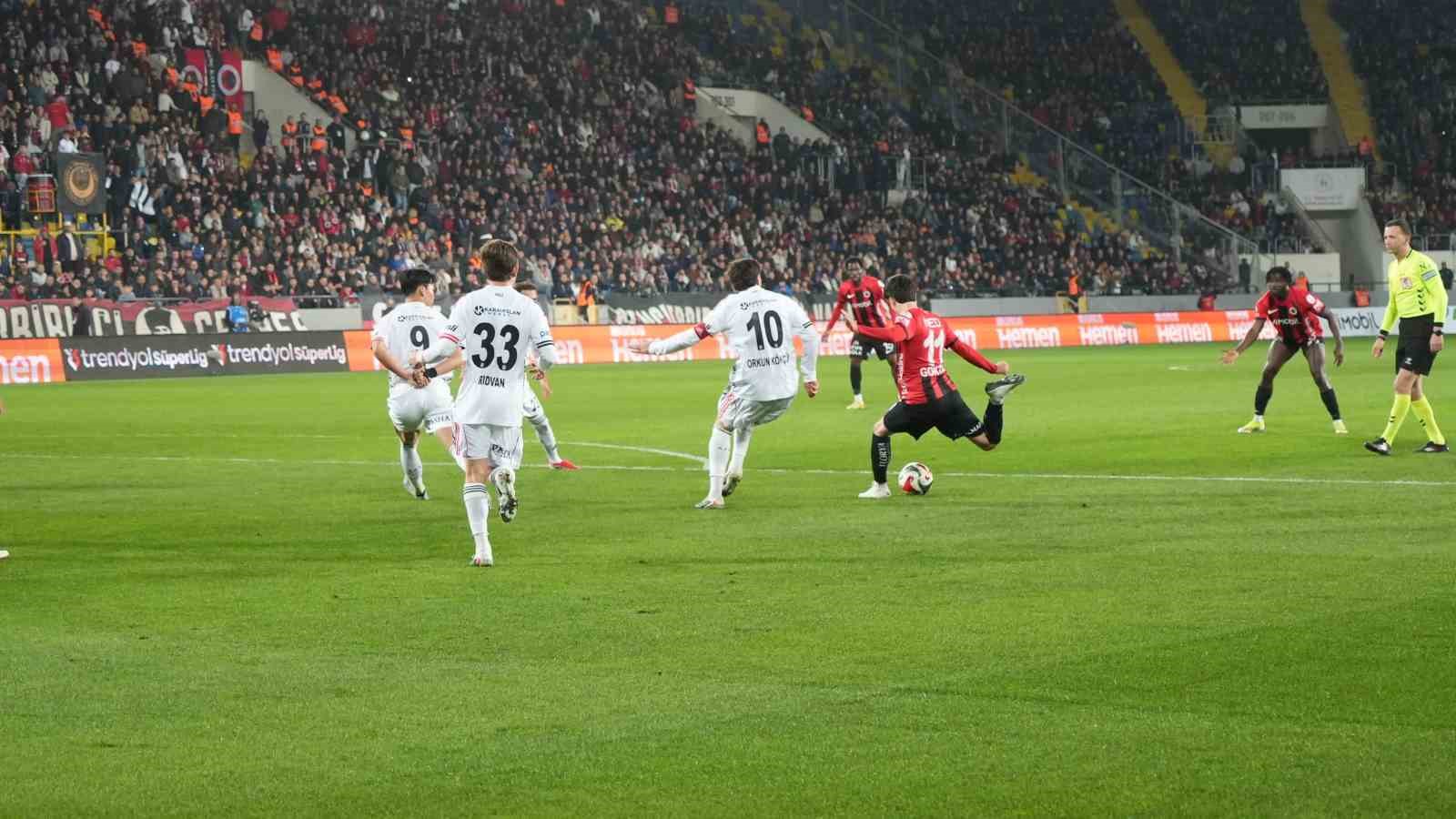 Trendyol Süper Lig: Gençlerbirliği: 0 - Beşiktaş: 0 (İlk yarı) 10 trendyol super lig genclerbirligi 0 besiktas 0 ilk yari 6