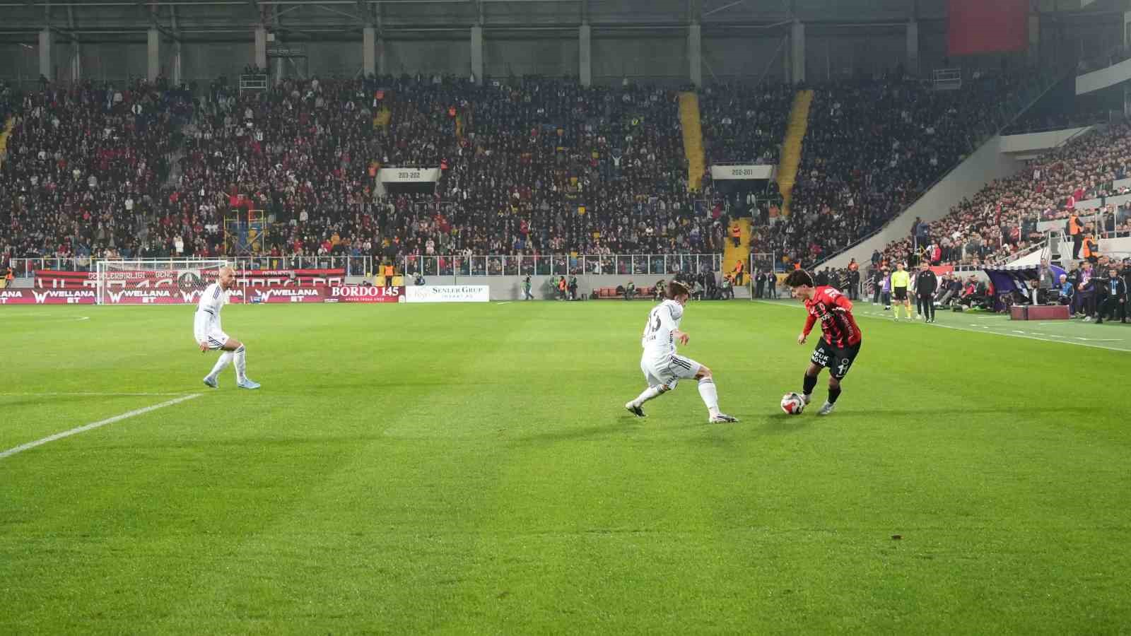 Trendyol Süper Lig: Gençlerbirliği: 0 - Beşiktaş: 0 (İlk yarı) 12 trendyol super lig genclerbirligi 0 besiktas 0 ilk yari 8 RY8Ck7cD