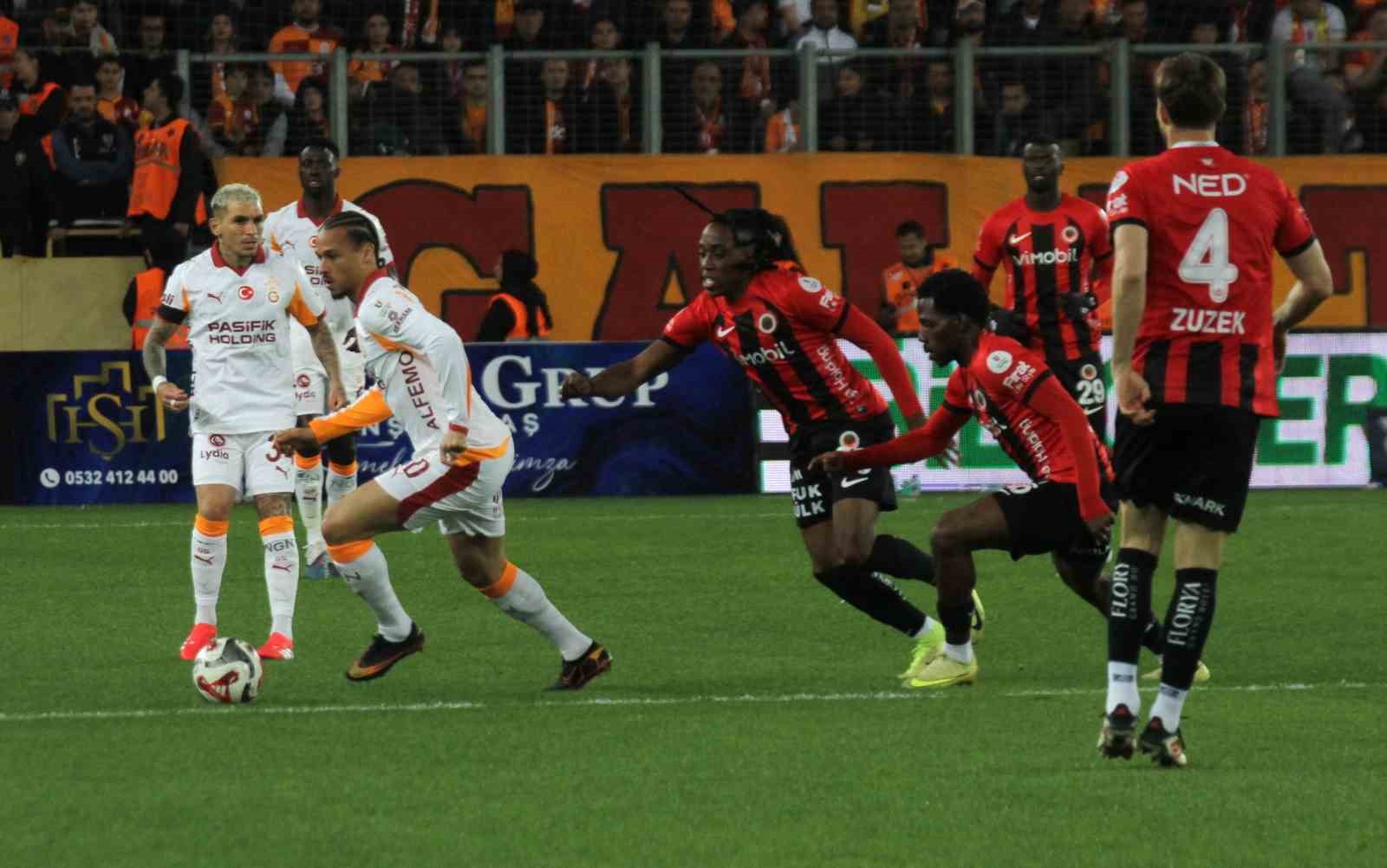 Trendyol Süper Lig: Gençlerbirliği: 0 - Galatasaray: 1 (Maç devam ediyor) 14 trendyol super lig genclerbirligi 0 galatasaray 1 mac devam ediyor 10 GRT9TMRU