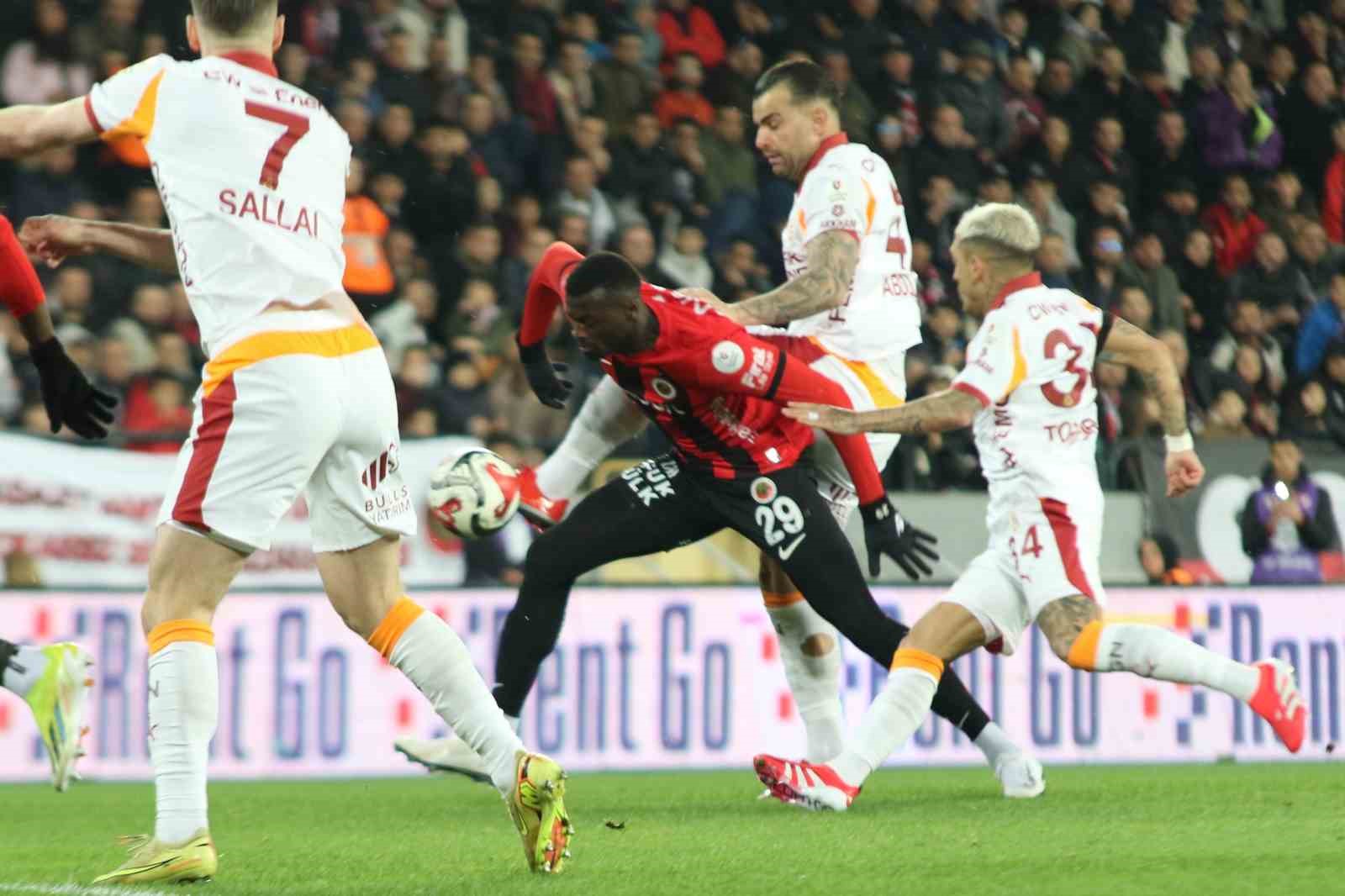 trendyol super lig genclerbirligi 0 galatasaray 2 ilk yari 0 VwkeNBkW