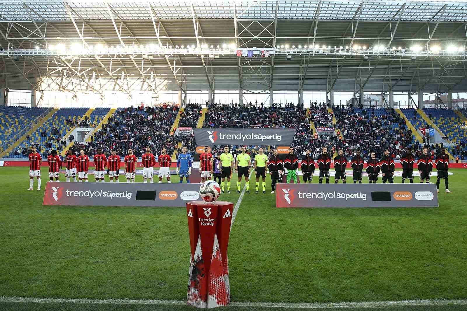Trendyol Süper Lig: Gençlerbirliği: 0 - Samsunspor: 1 (İlk yarı) 8 trendyol super lig genclerbirligi 0 samsunspor 1 ilk yari 4 8z5e6ZXi