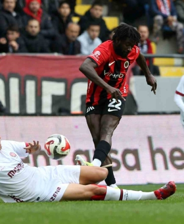 trendyol-super-lig-genclerbirligi-1-fatih-karagumruk-0-ilk-yari-tpJLXtzO.jpg
