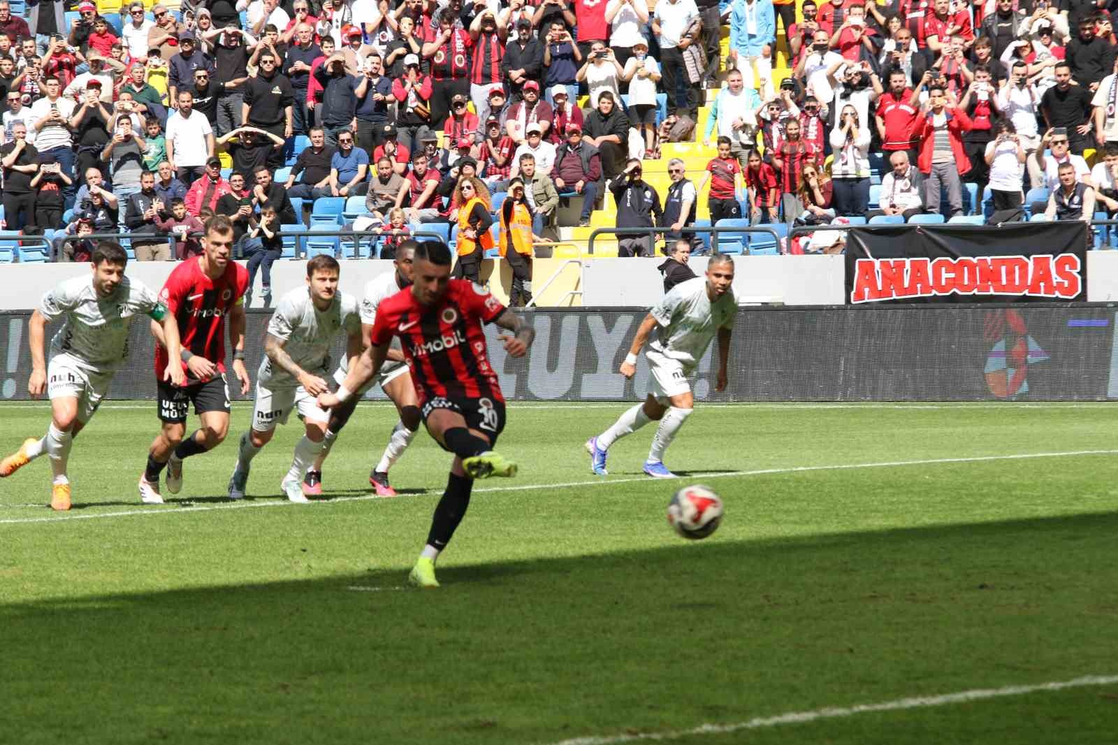 Trendyol Süper Lig: Gençlerbirliği: 1 - Kocaelispor: 0 (İlk yarı) 8 trendyol super lig genclerbirligi 1 kocaelispor 0 ilk yari 4 uT88X6IV