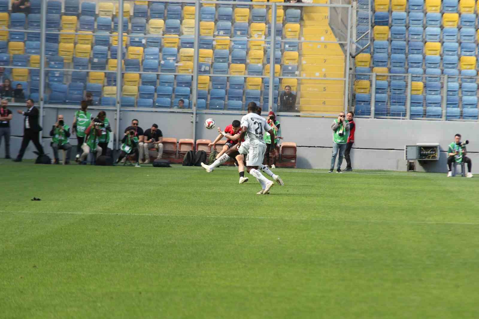 Trendyol Süper Lig: Gençlerbirliği: 1 - Kocaelispor: 0 (İlk yarı) 13 trendyol super lig genclerbirligi 1 kocaelispor 0 ilk yari 9 AljaDArZ