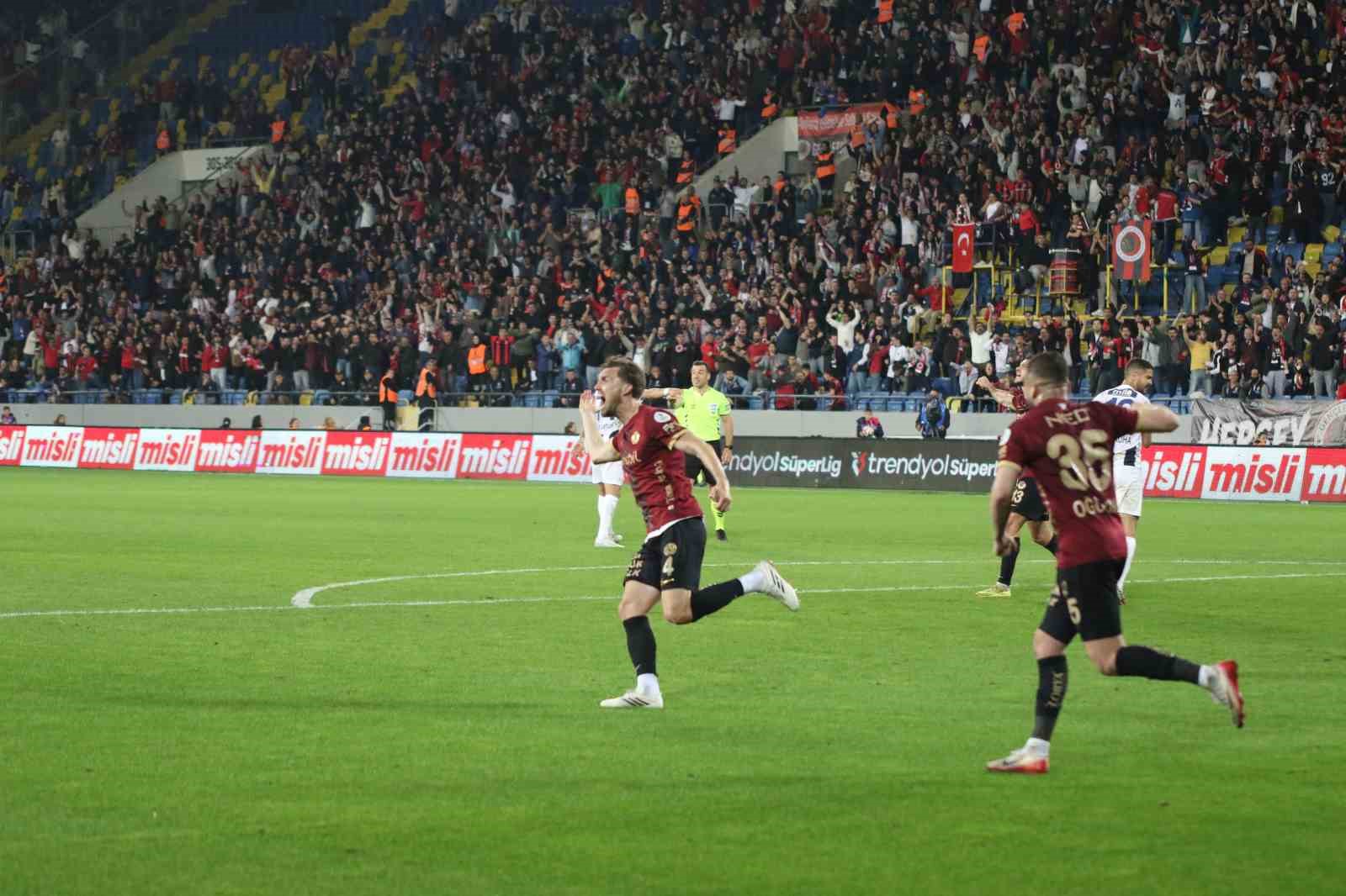 Trendyol Süper Lig: Gençlerbirliği: 2 - Kasımpaşa: 2 (ilk yarı) 7 trendyol super lig genclerbirligi 2 kasimpasa 2 ilk yari 3 19L72WDF