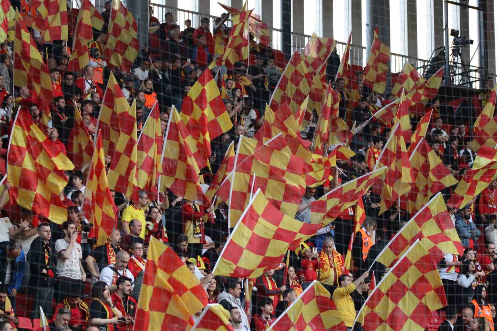 trendyol super lig goztepe 0 galatasaray 1 mac devam ediyor 0 FvqKwjmW