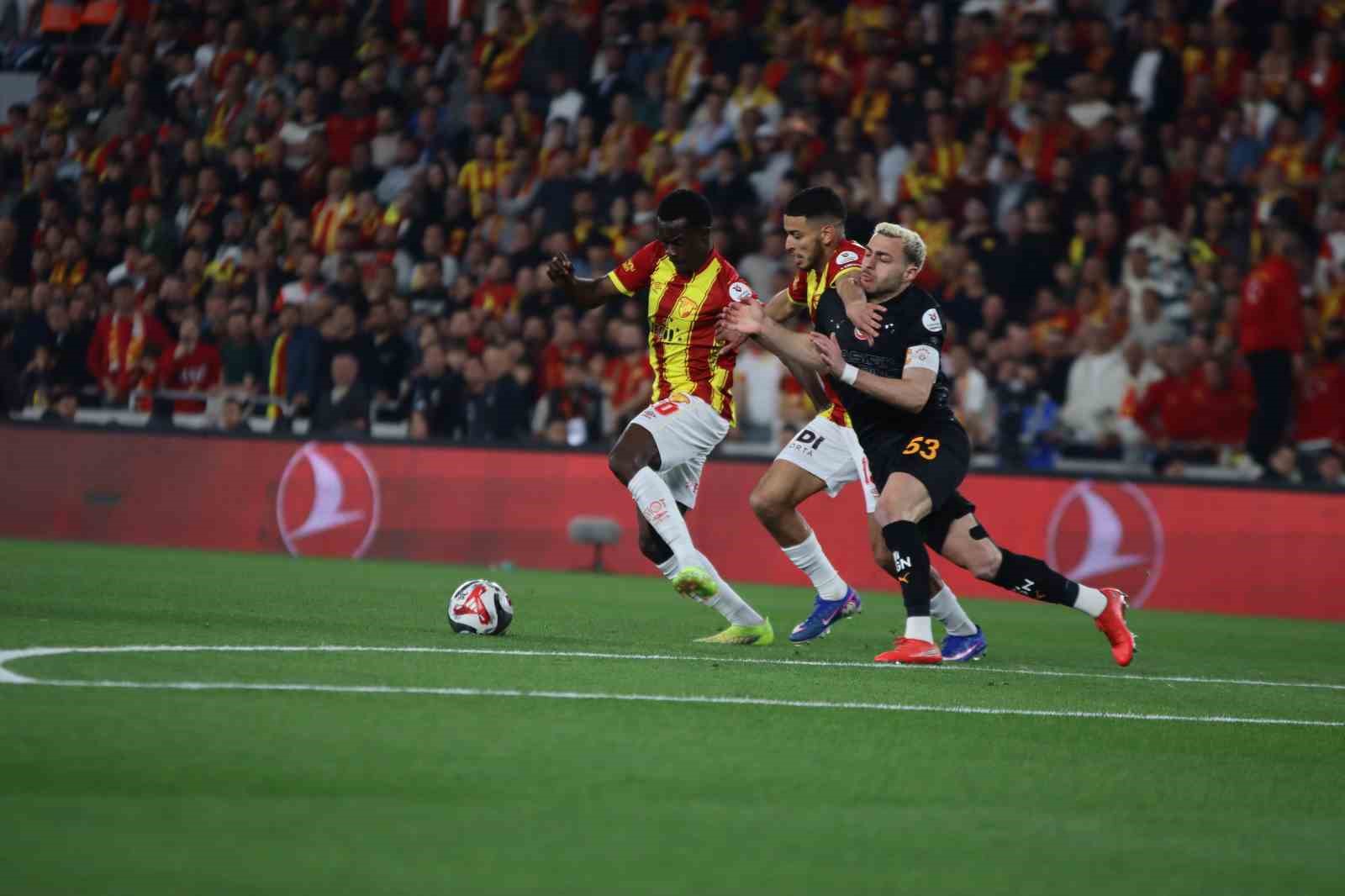 trendyol super lig goztepe 0 galatasaray 1 mac devam ediyor 13 6F3ljaPN