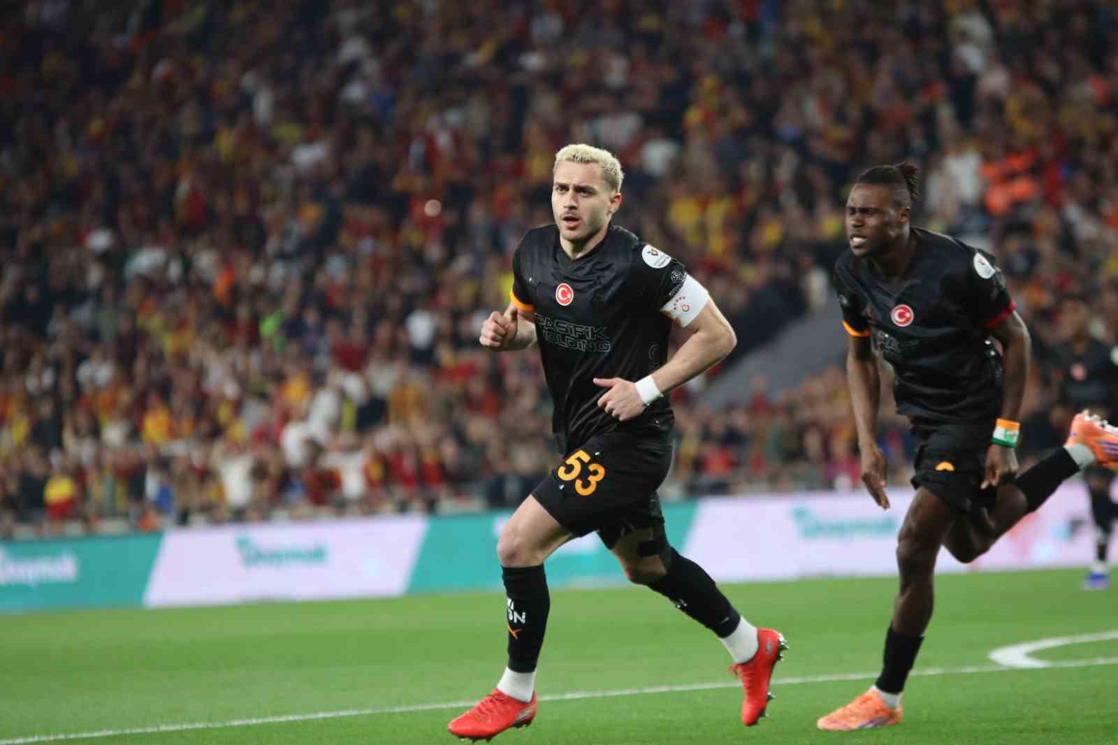 trendyol super lig goztepe 0 galatasaray 1 mac devam ediyor 17 DbmfCIgf