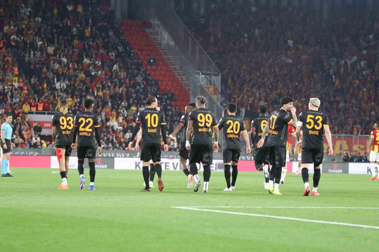 trendyol super lig goztepe 0 galatasaray 1 mac devam ediyor 23 Cy1mzRAZ