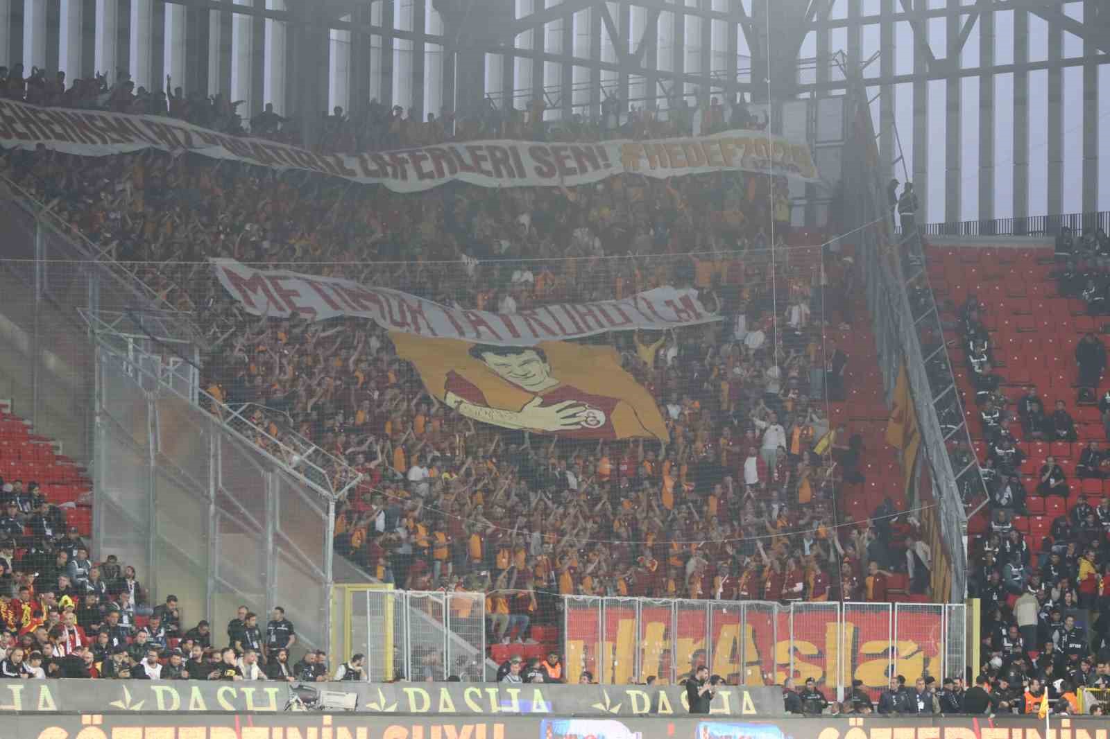 trendyol super lig goztepe 0 galatasaray 1 mac devam ediyor 4 RmKGQwB7