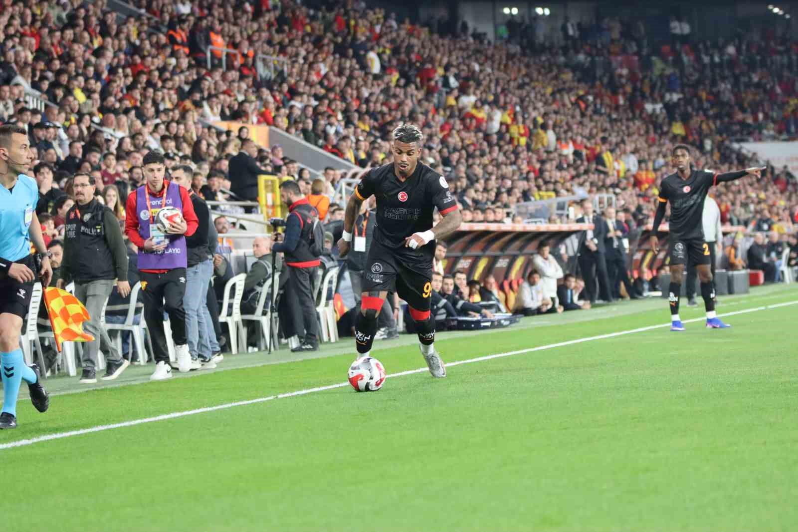 trendyol super lig goztepe 0 galatasaray 2 ilk yari 1 PQjMTKKk